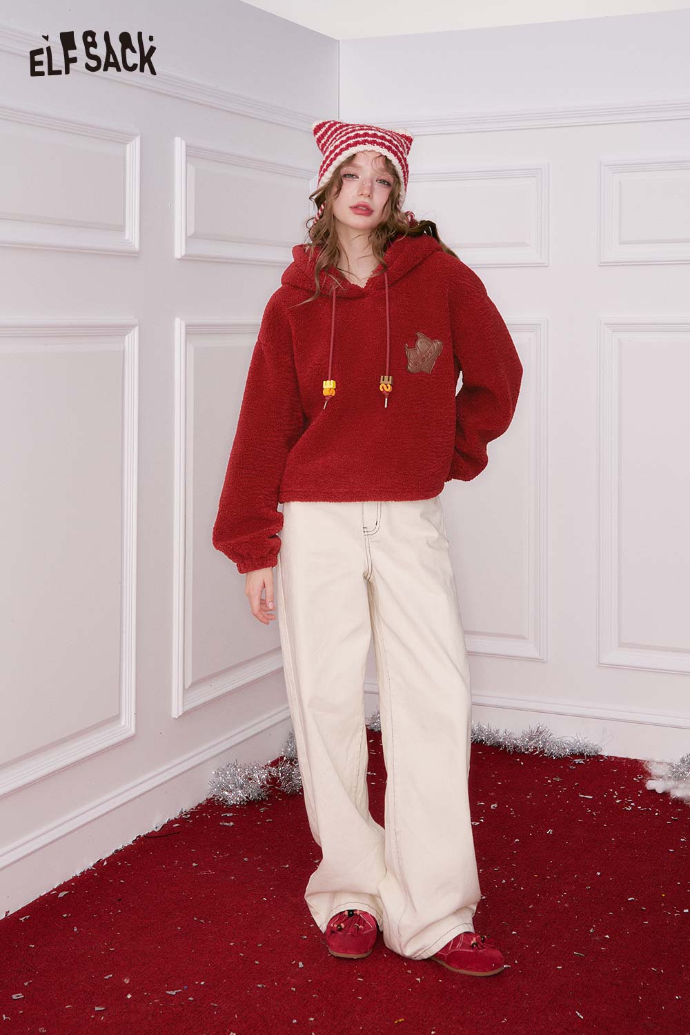 ELFSACK heart embroidery cropped hoodie in red with relaxed fit and cute heart detail