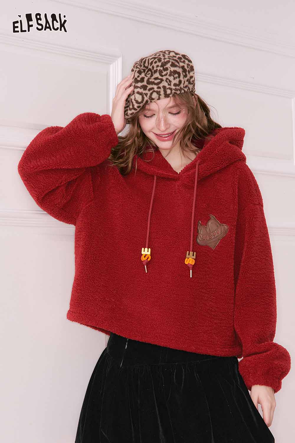 ELFSACK heart embroidery cropped hoodie in red with oversized fit and cozy design for casual style