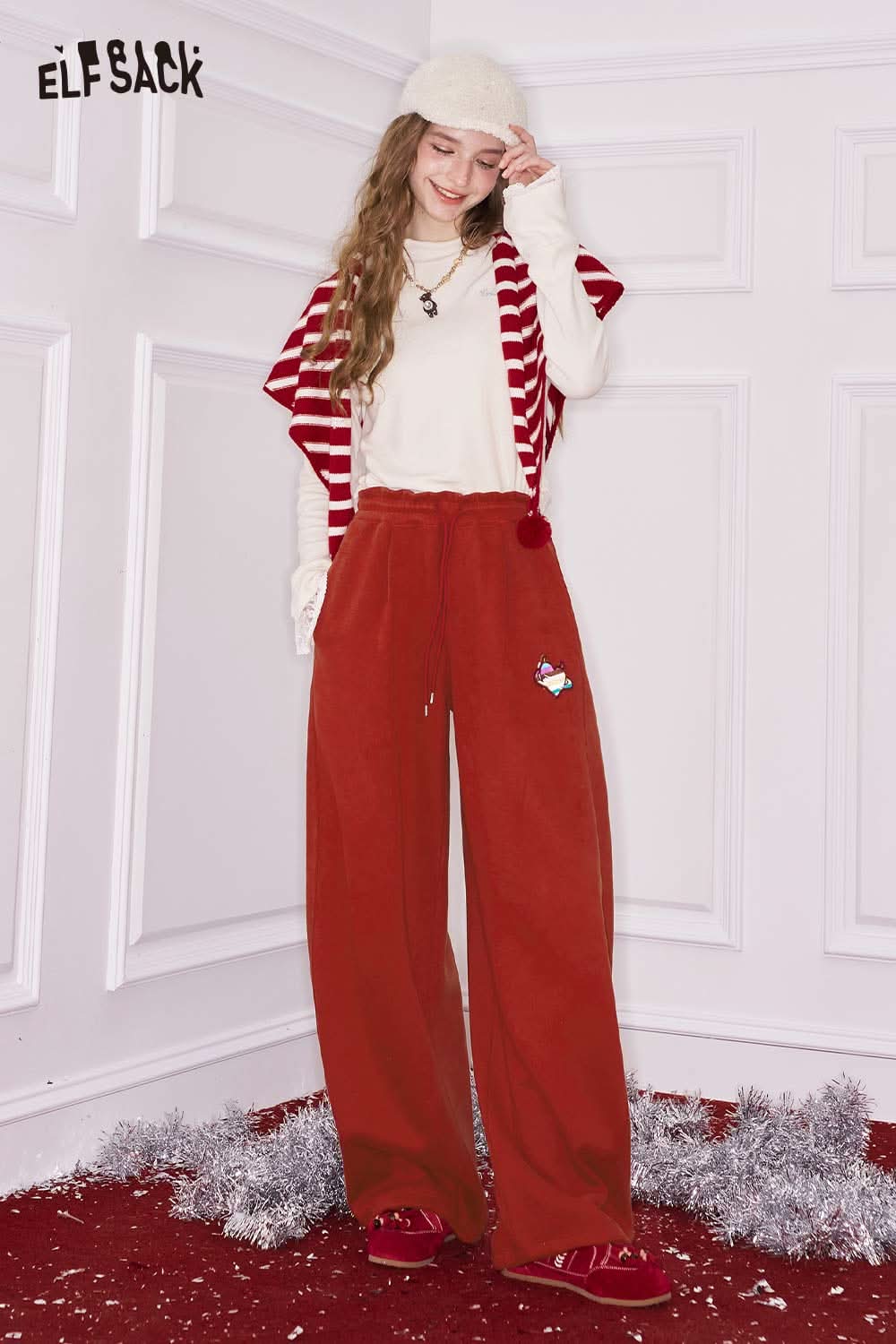 ELFSACK heart embroidery wide leg pants in red with a comfy fit, perfect for cozy gatherings