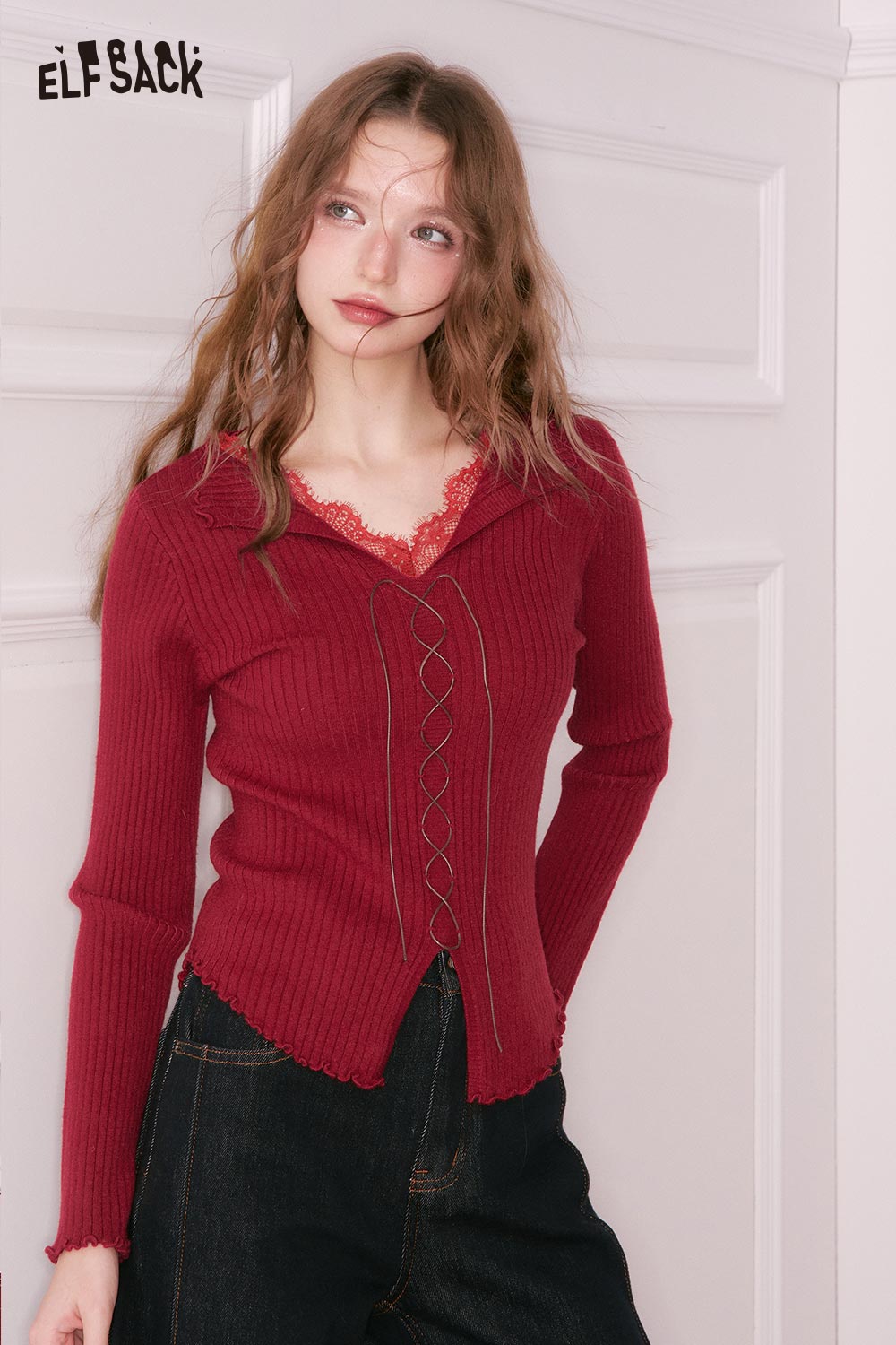 ELFSACK lace collar knitwear for women in red with a stylish ribbed design and unique lace detail