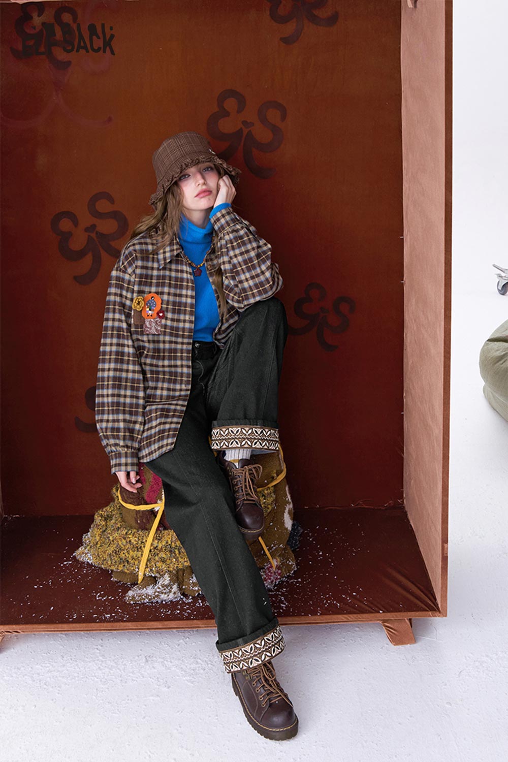 ELFSACK leaf print floor length jeans for a stylish and comfortable look in casual settings