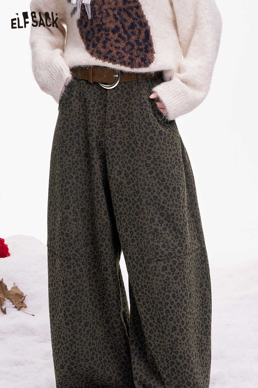 ELFSACK leopard print wide leg pants in green with a relaxed fit and stylish design
