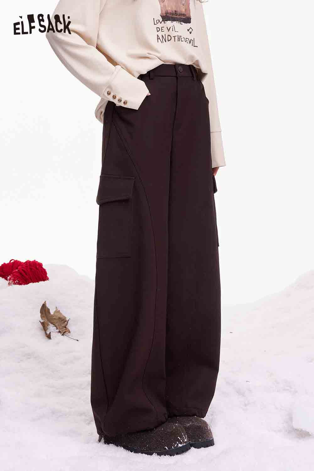 ELFSACK minimalist cargo pants for women in black with a relaxed fit and side pockets