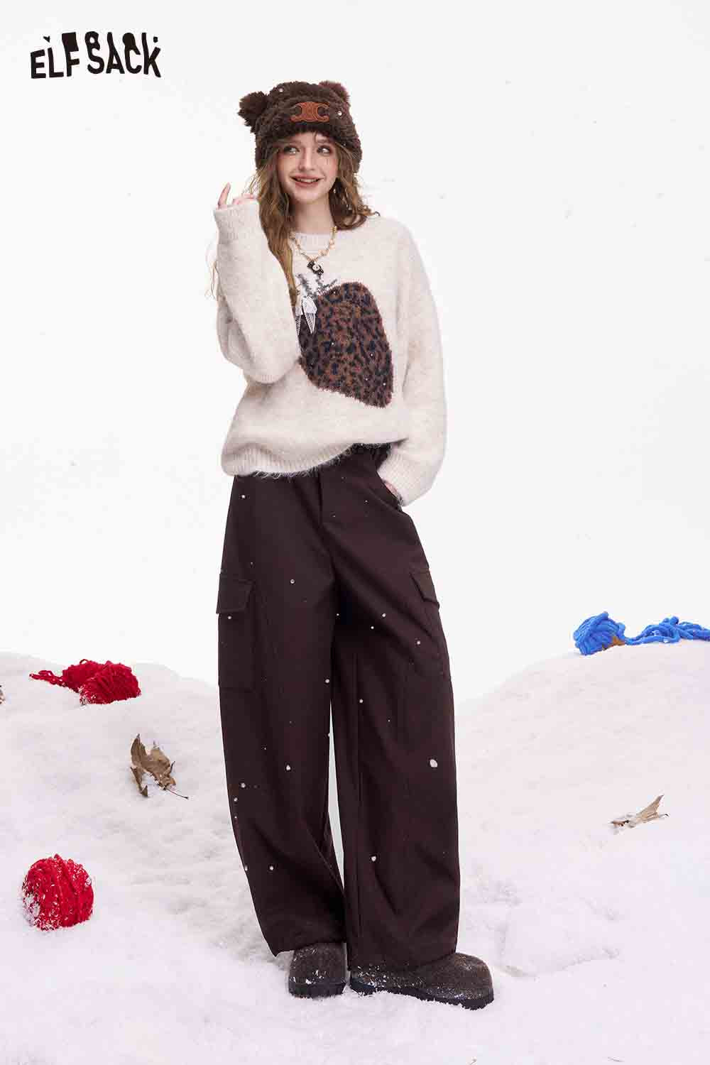 ELFSACK minimalist cargo pants for women in a relaxed fit, styled with a cozy sweater for winter fashion