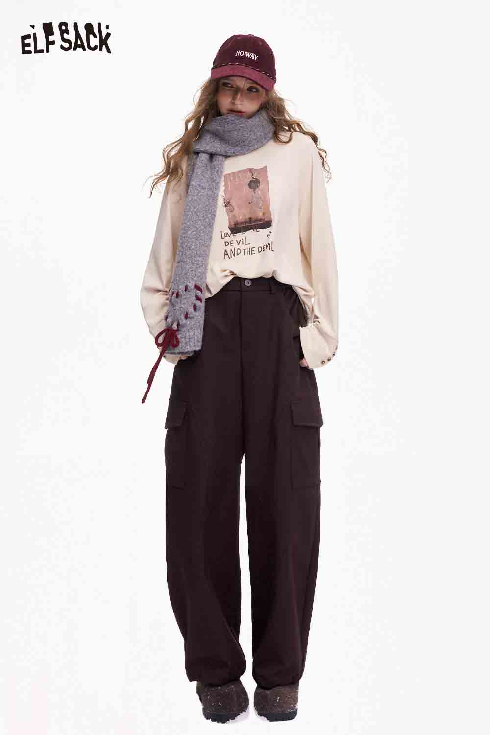 ELFSACK minimalist cargo pants for women in burgundy with relaxed fit and side pockets