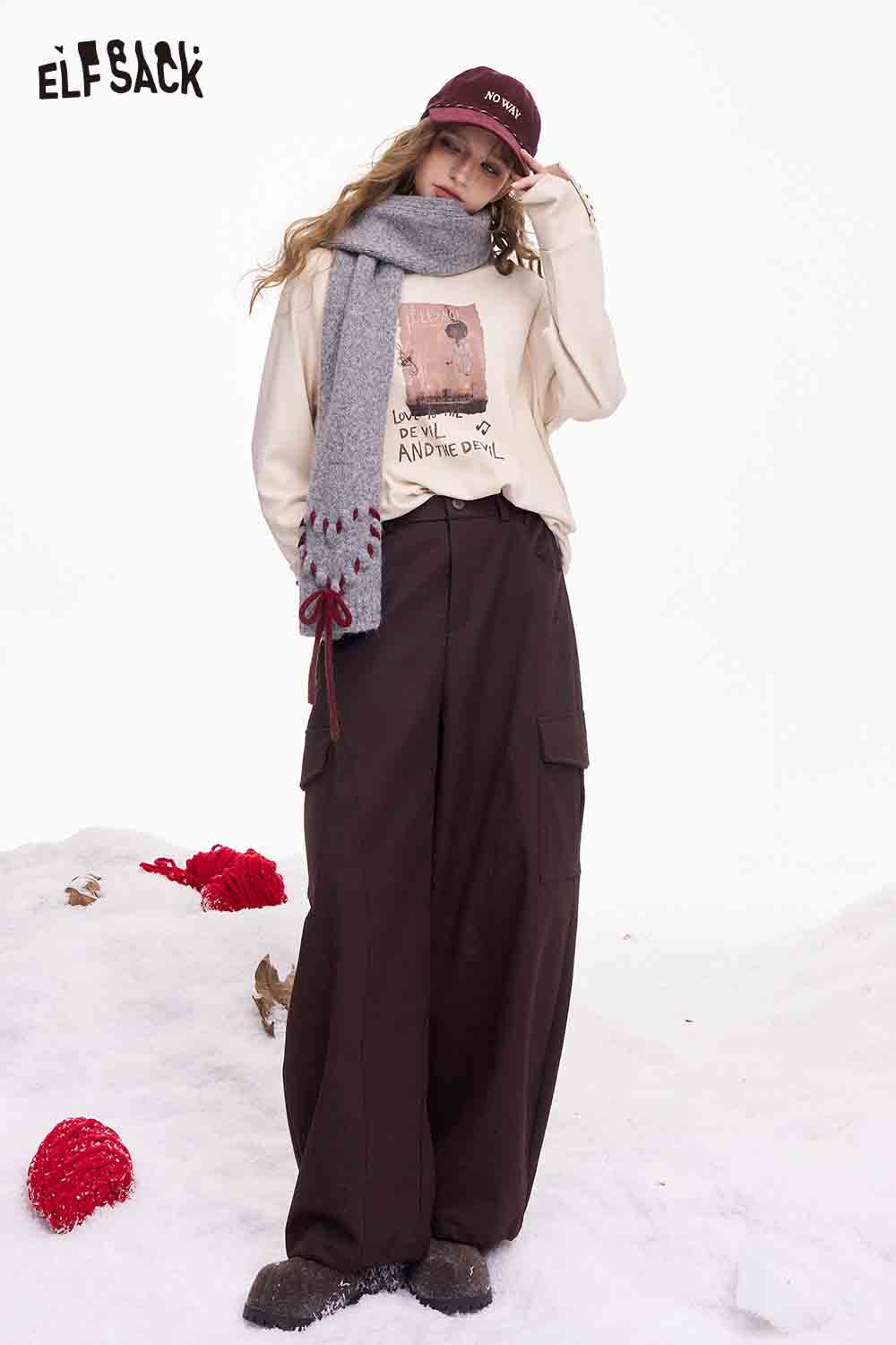 ELFSACK minimalist cargo pants for women in dark color, paired with a cozy sweater and scarf