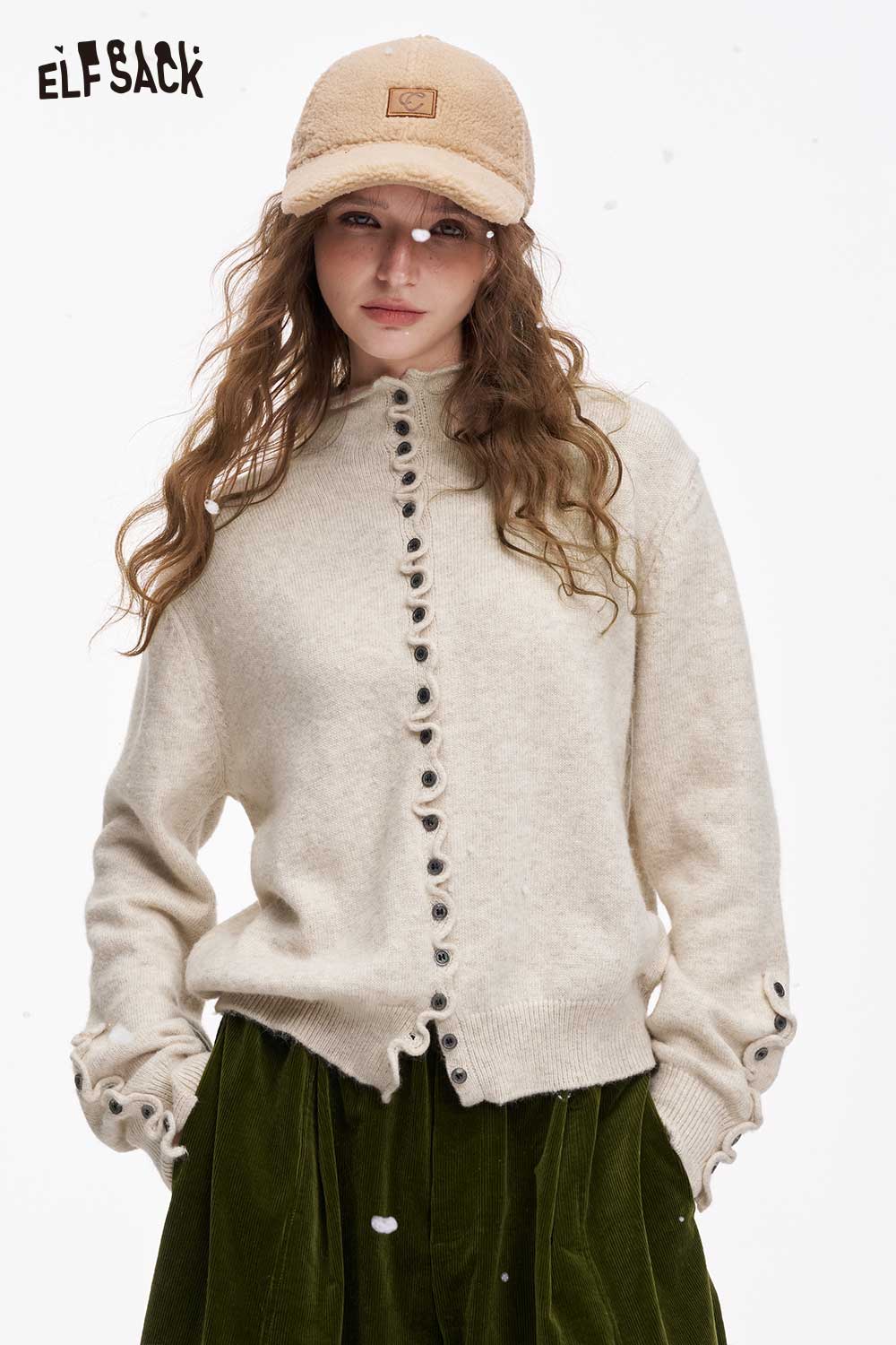 ELFSACK minimalist ruffle button knitwear in soft beige with unique button details and relaxed fit
