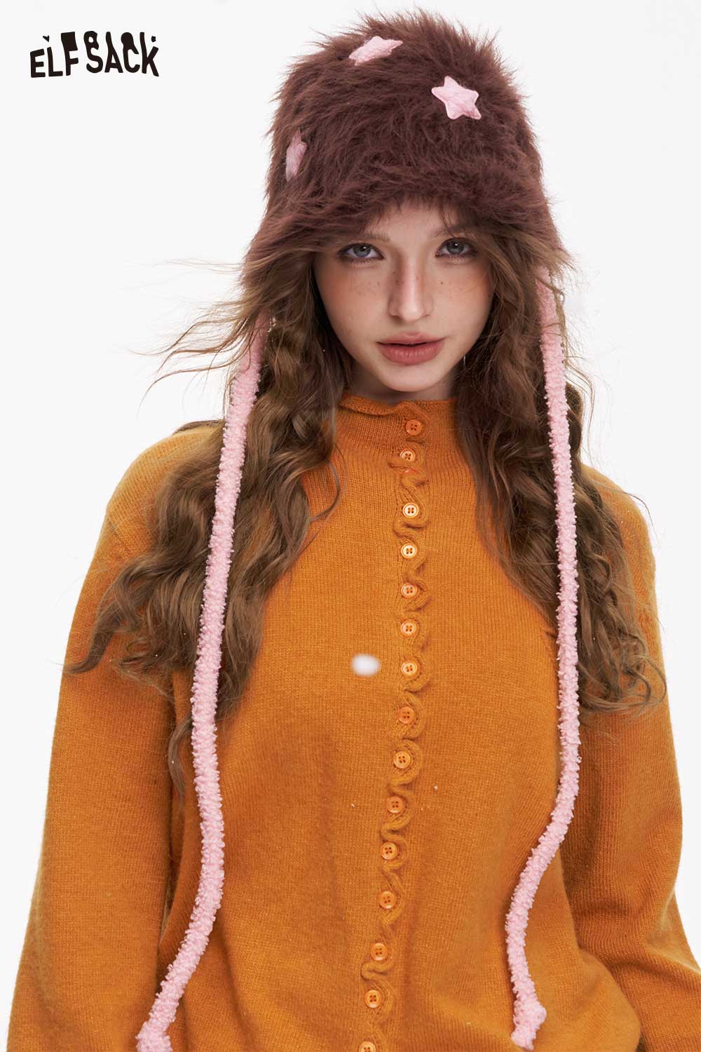 ELFSACK minimalist ruffle button knitwear displayed on a model with a plush star hat