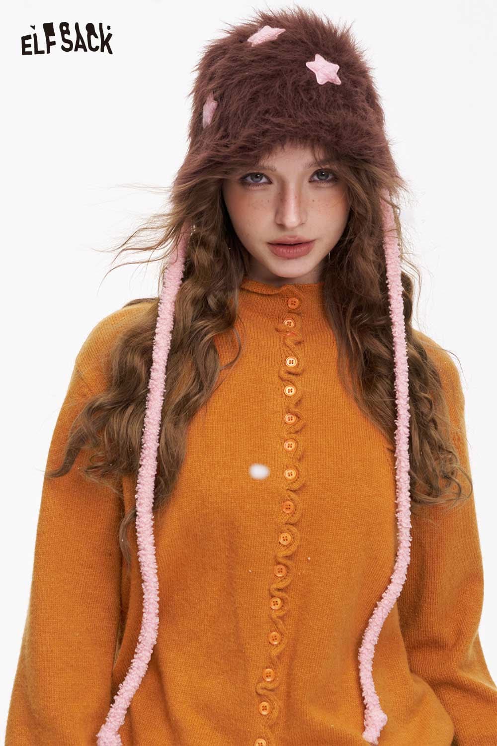 ELFSACK minimalist ruffle button knitwear displayed on a model with a plush star hat