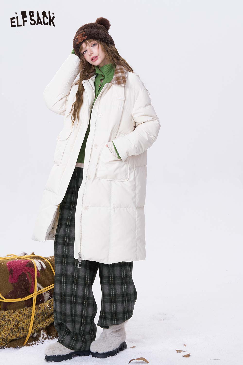 ELFSACK minimalist stripe wide leg pants styled with a warm coat in a winter setting