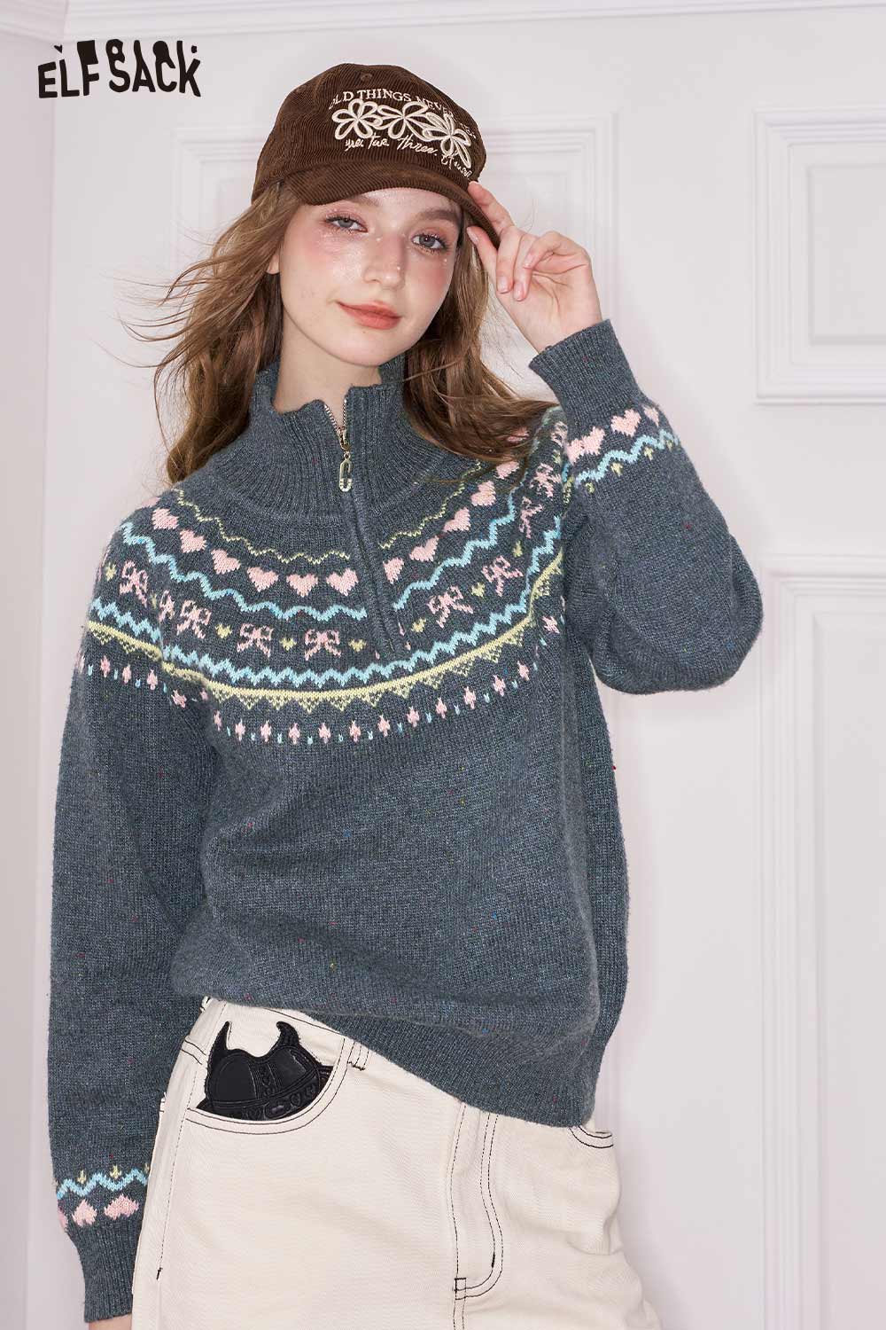 ELFSACK minimalist stripe zipper sweater in gray with colorful pattern perfect for casual wear