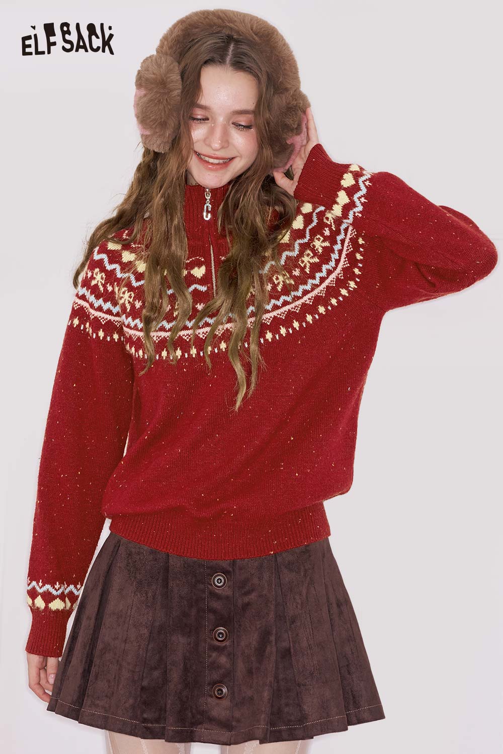 ELFSACK minimalist stripe zipper sweater in red with festive pattern for a cozy winter look