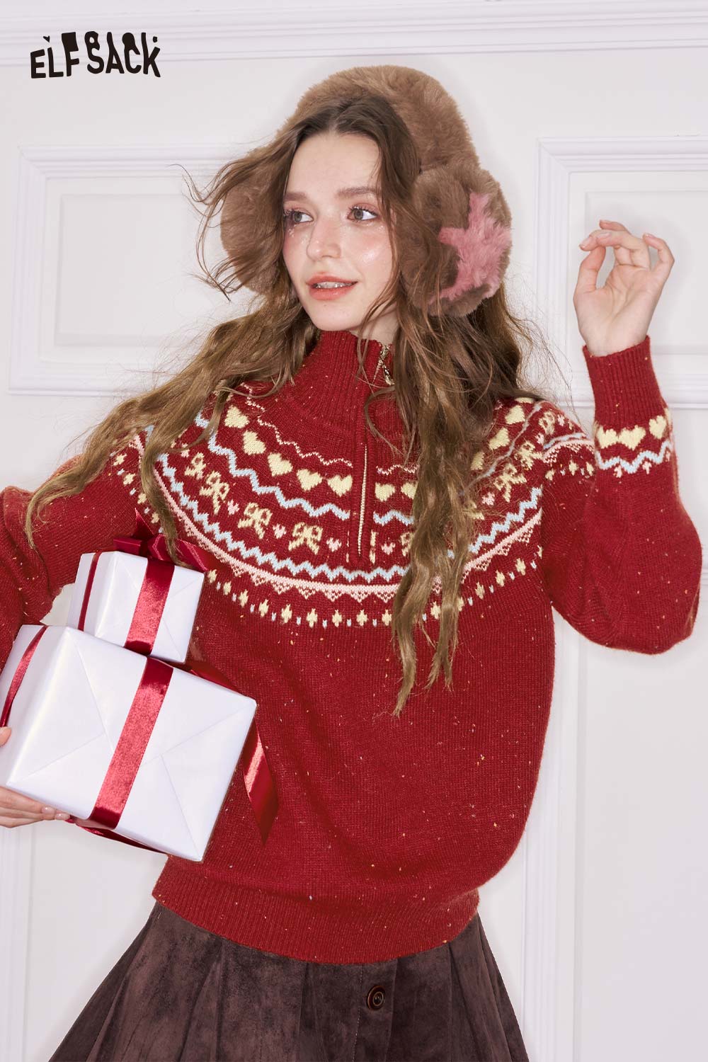 ELFSACK minimalist stripe zipper sweater in red with festive pattern for a cozy winter look