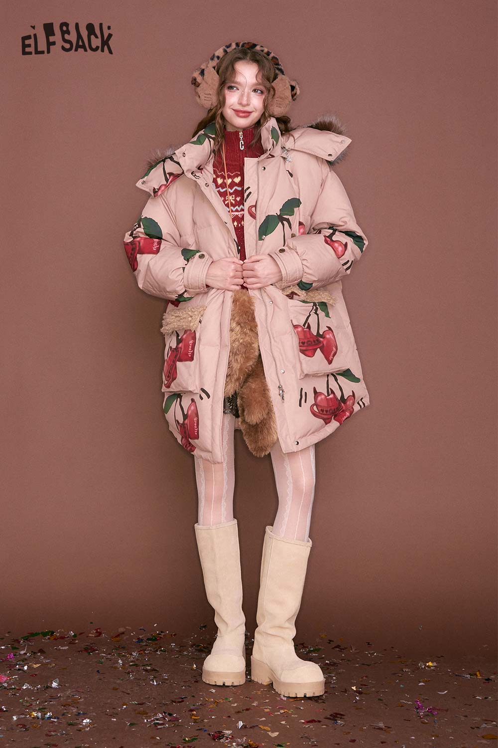 ELFSACK minimalist stripe zipper sweater paired with floral jacket for a stylish winter look