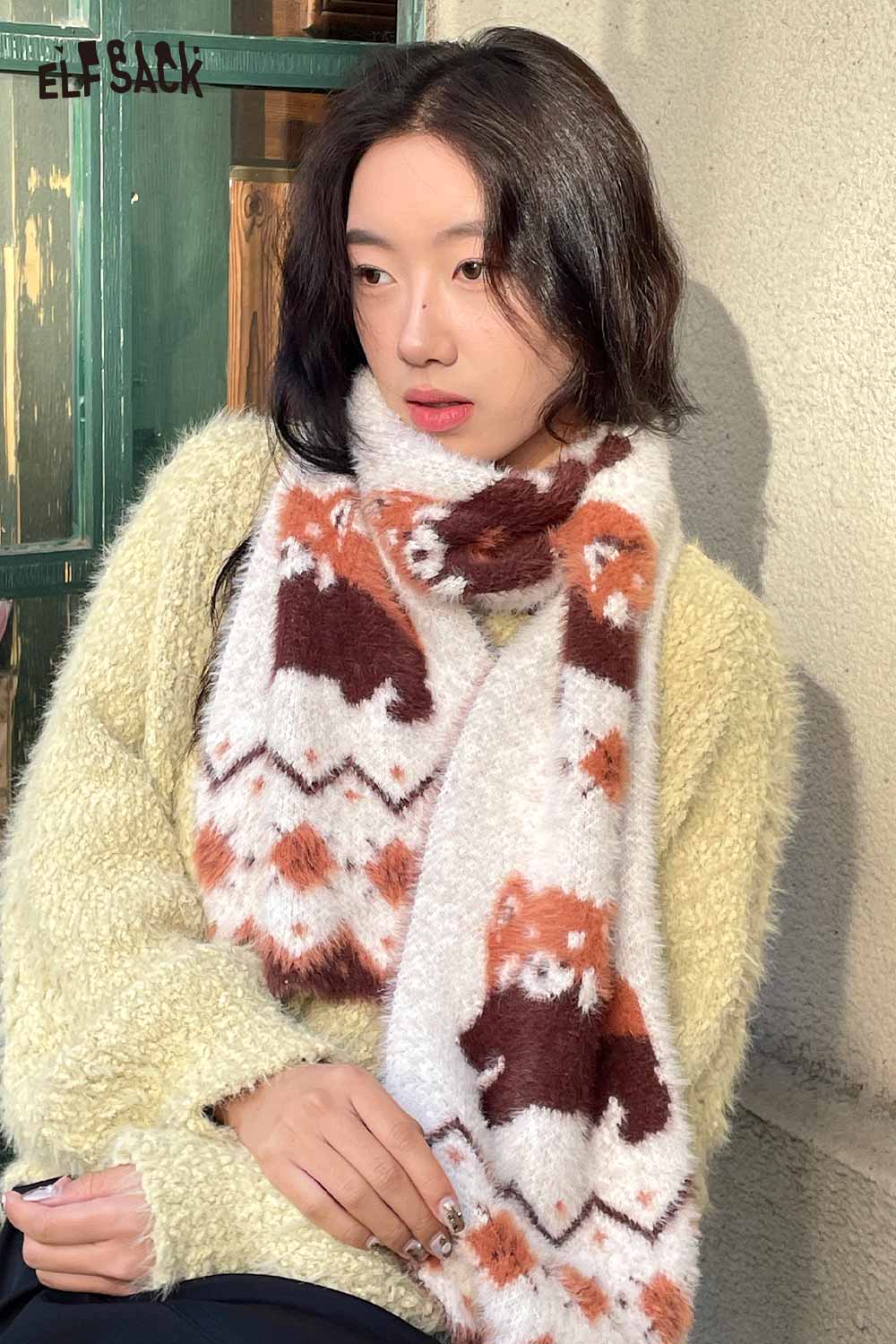 ELFSACK minimalist striped graphic scarf with playful animal design perfect for casual outings