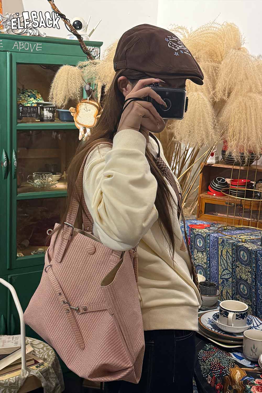 ELFSACK minimalist tote bag for women showcased by a model in a stylish outfit
