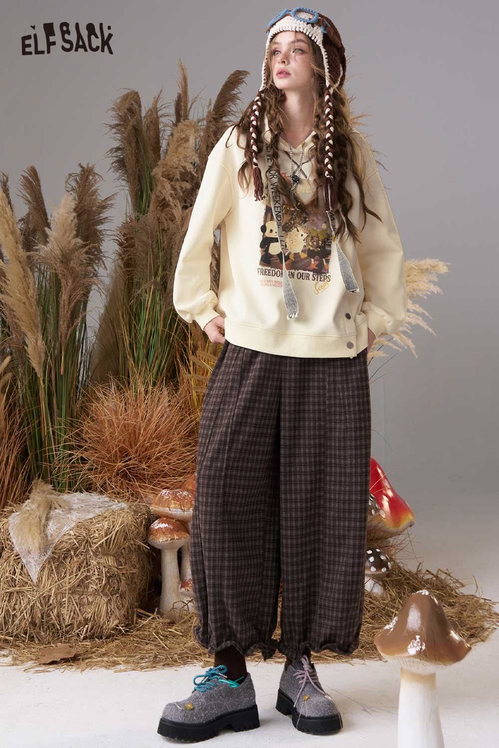 ELFSACK oil painting hoodie for women in cream featuring a unique graphic design and relaxed fit