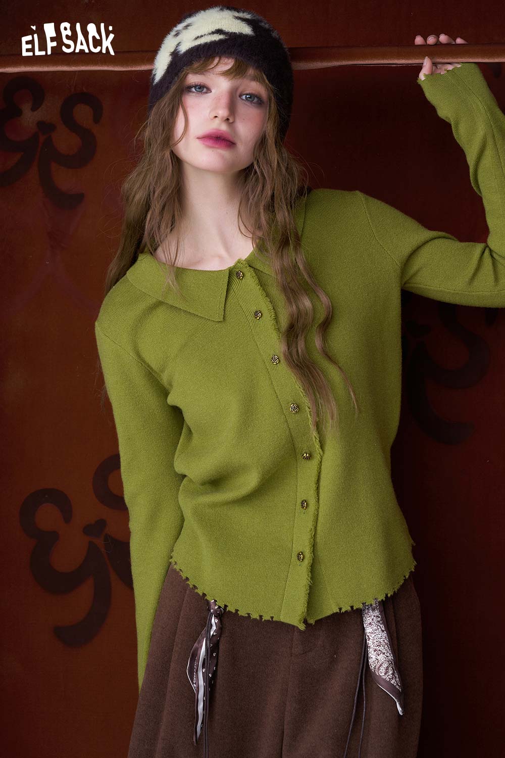 ELFSACK green peter pan collar knit sweater with button details for a stylish look