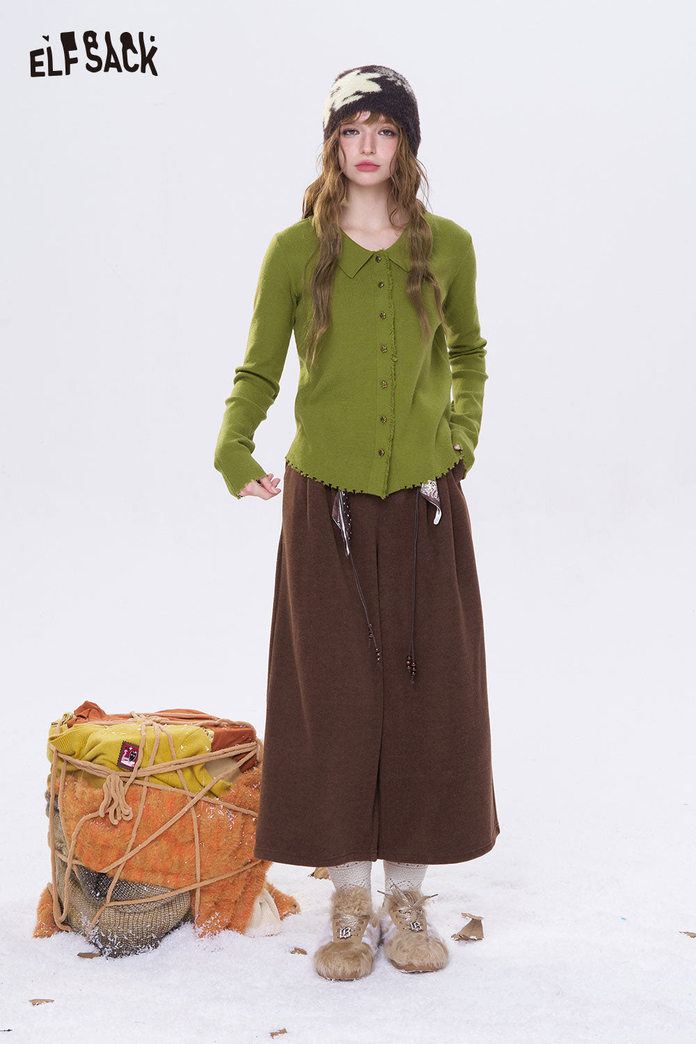 ELFSACK green peter pan collar knit sweater paired with a brown long skirt for a stylish look