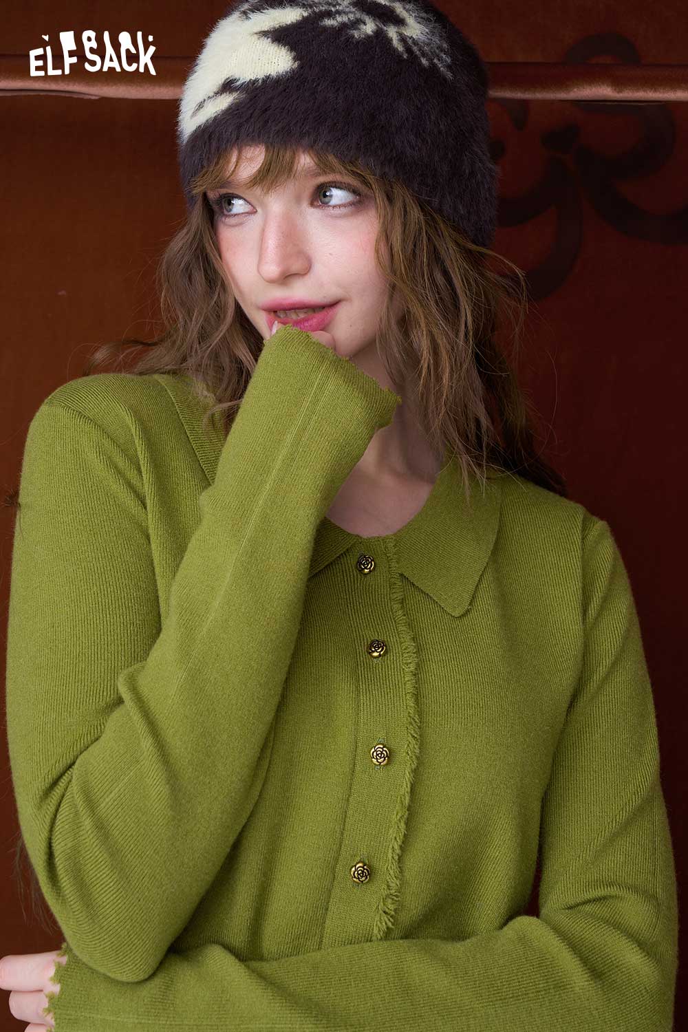 ELFSACK Green Peter Pan Collar Knit Sweater with Button Details and Soft Fabric