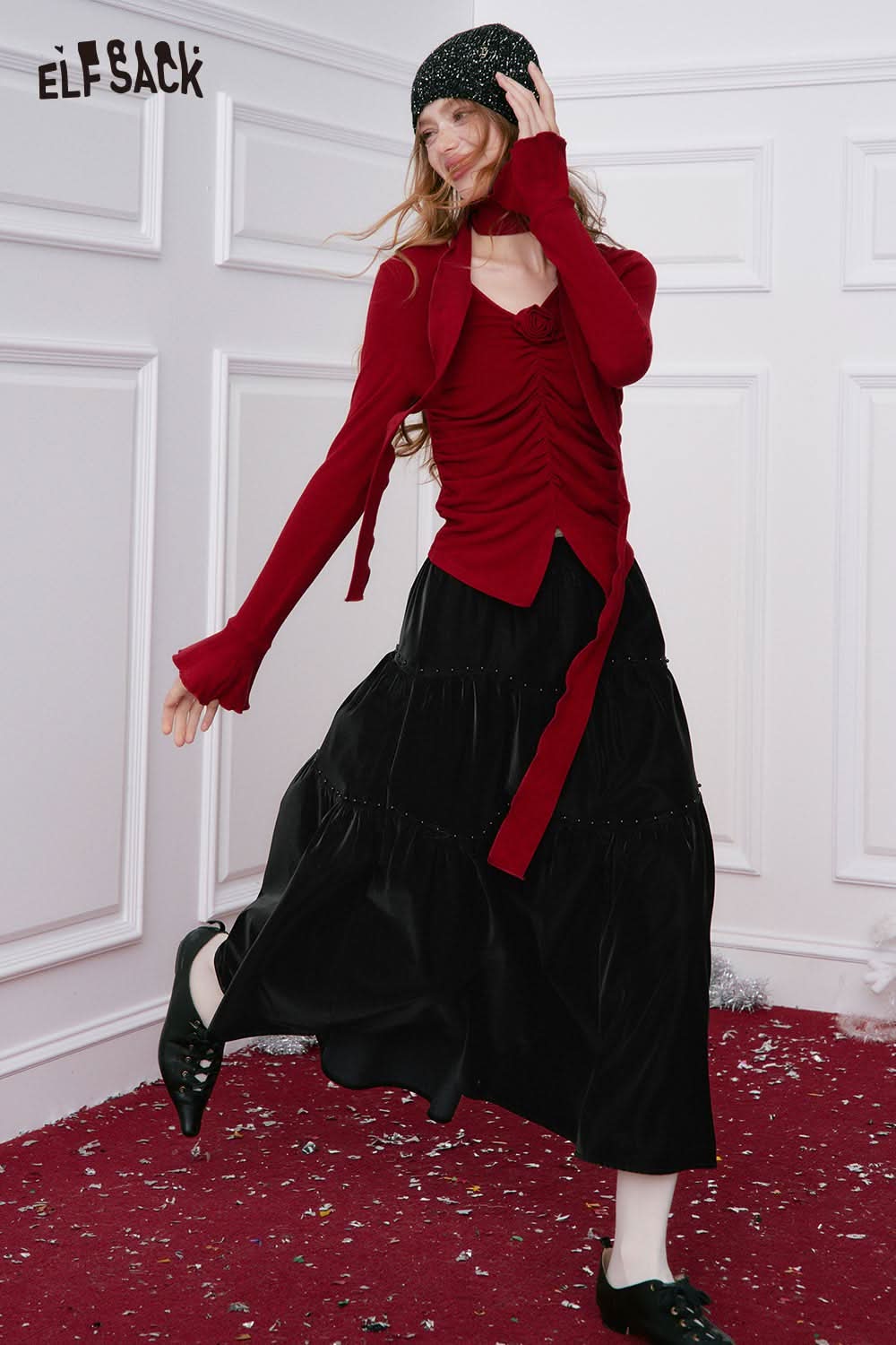 ELFSACK pleated PU leather maxi skirt paired with a stylish red top for a chic look