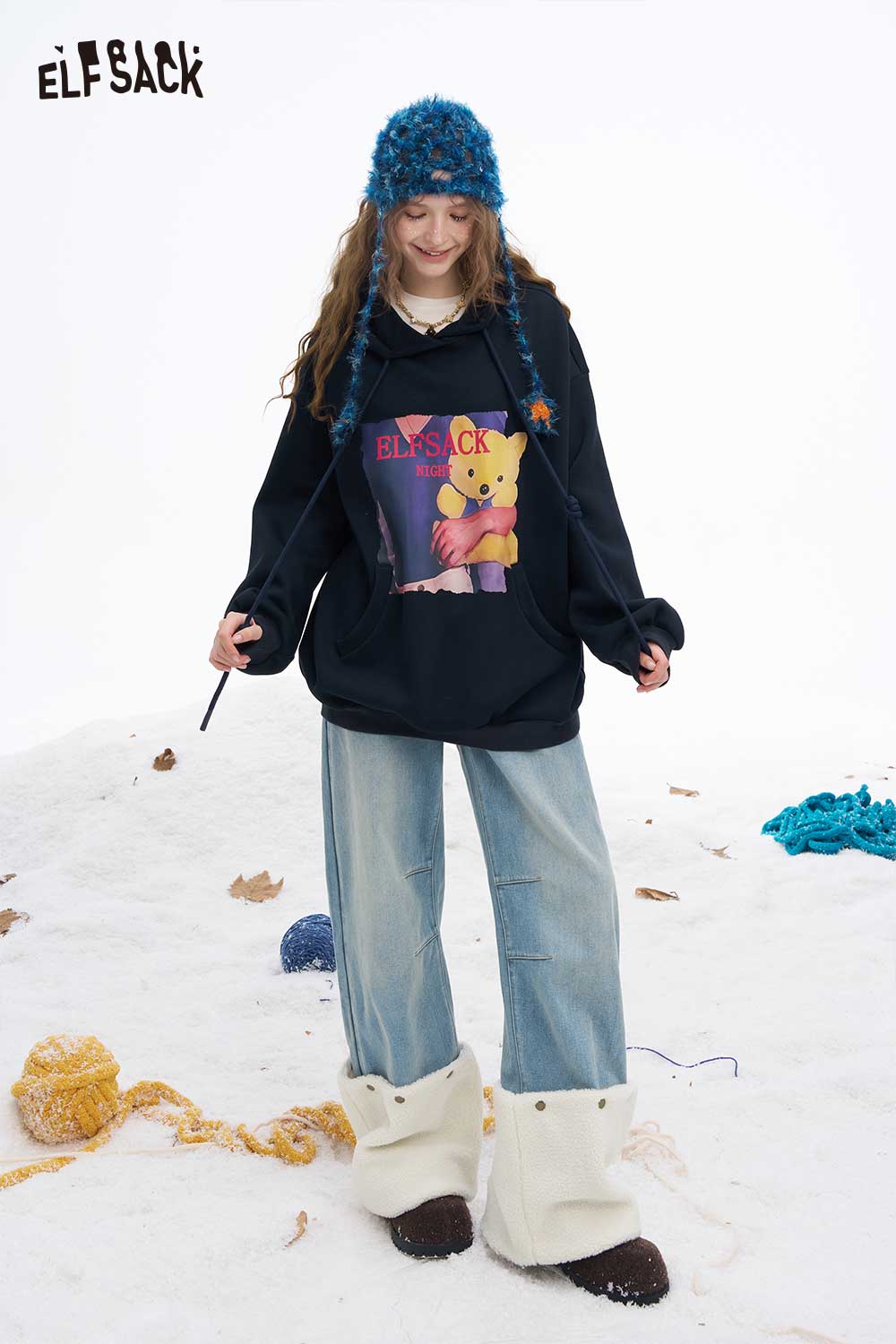 ELFSACK plush hem patchwork jeans styled with a cozy hoodie and winter accessories