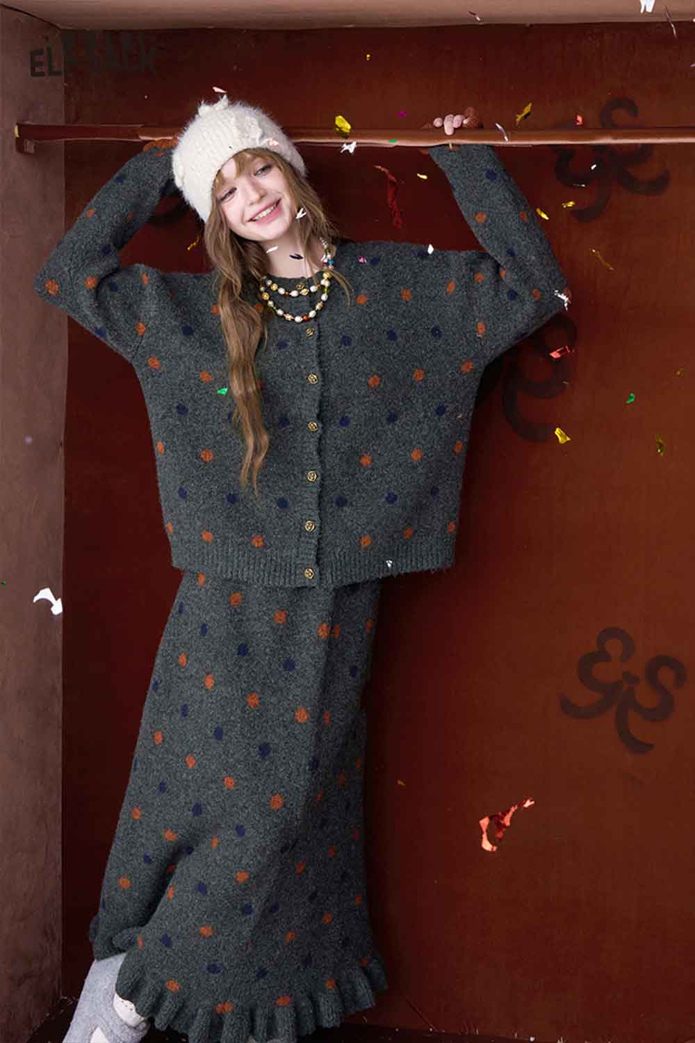 ELFSACK Cozy Polka Dot Skirt Set for Women in Dark Gray with Colorful Dots and Ruffled Hem