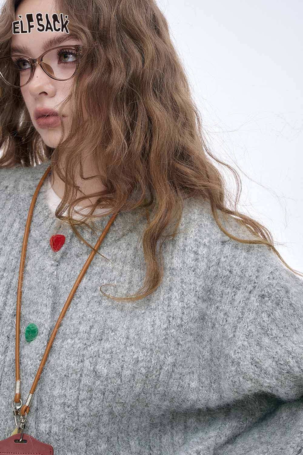 ELFSACK preppy round neck sweater in gray with colorful buttons for a stylish casual look