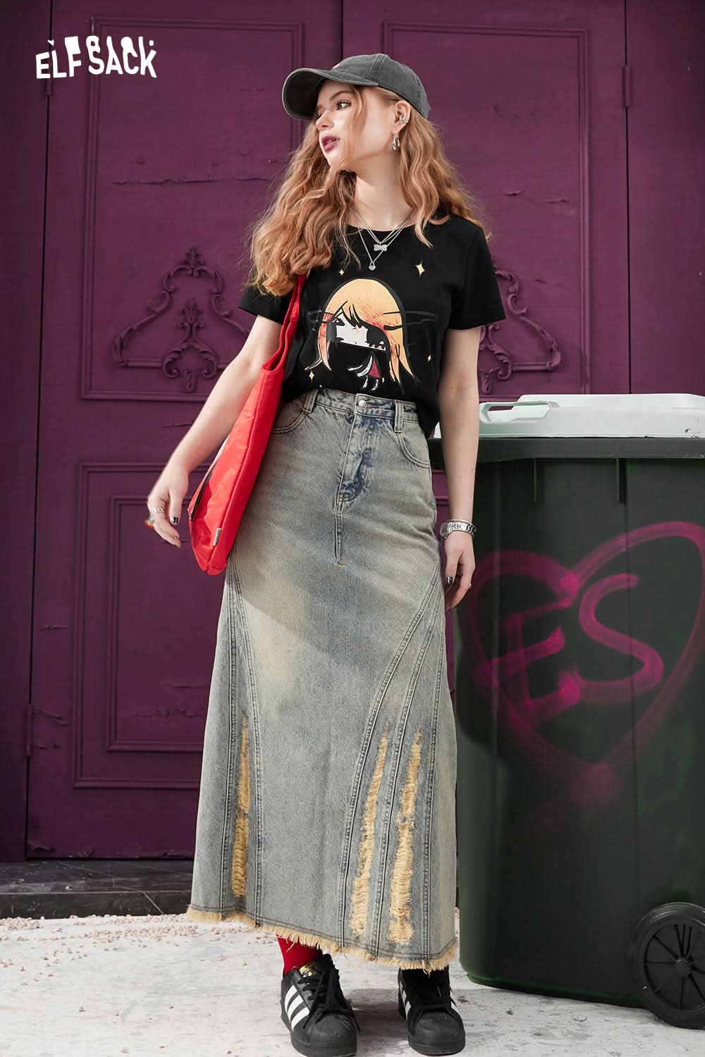 ELFSACK punk style black graphic T-shirt paired with distressed long denim skirt and red bag