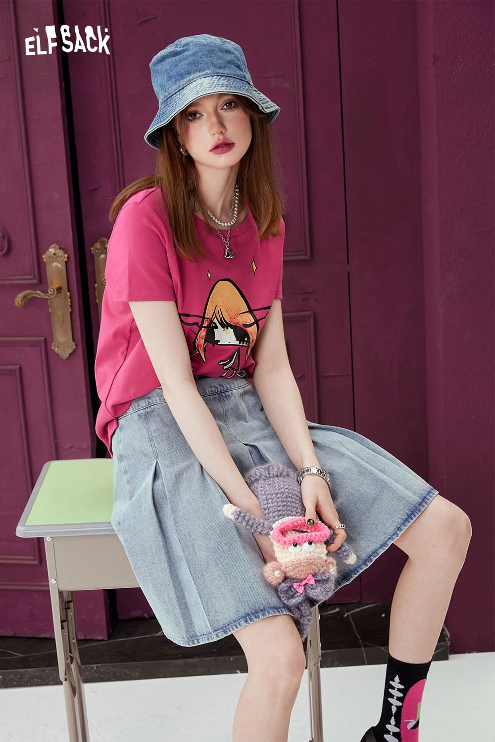 ELFSACK pink graphic T-shirt featuring a punk style design paired with a denim skirt and bucket hat