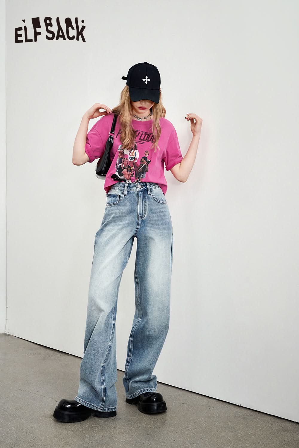 ELFSACK Retro Graphic pink T-shirt paired with wide-leg blue jeans and black shoes