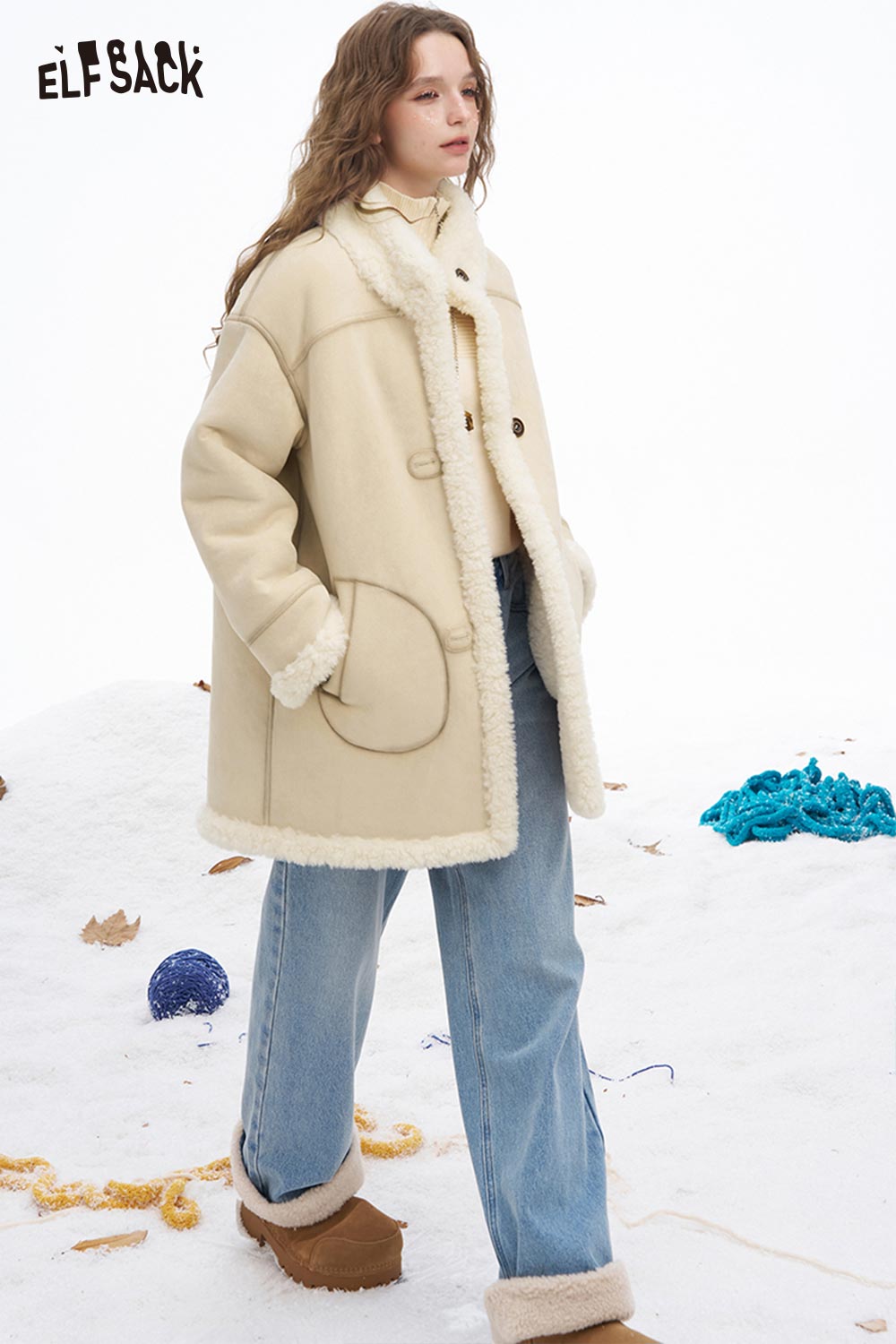 ELFSACK Reversible plush long coat in beige with a cozy fleece lining and oversized pockets