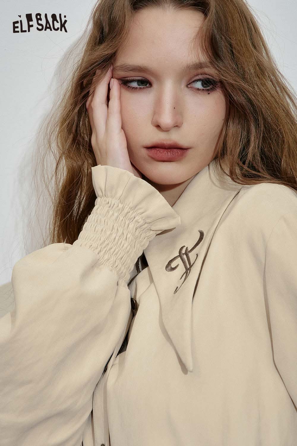 ELFSACK women's soft lapel collar shirt in beige with smocked sleeves for a stylish look