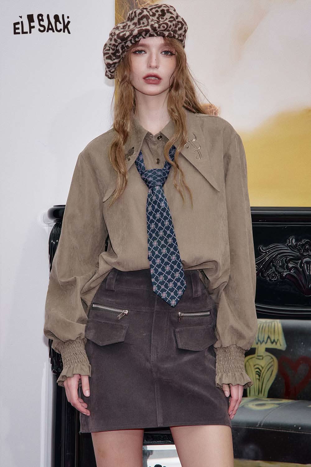 ELFSACK women's soft lapel collar shirt styled with a tie and a stylish beret for a chic look