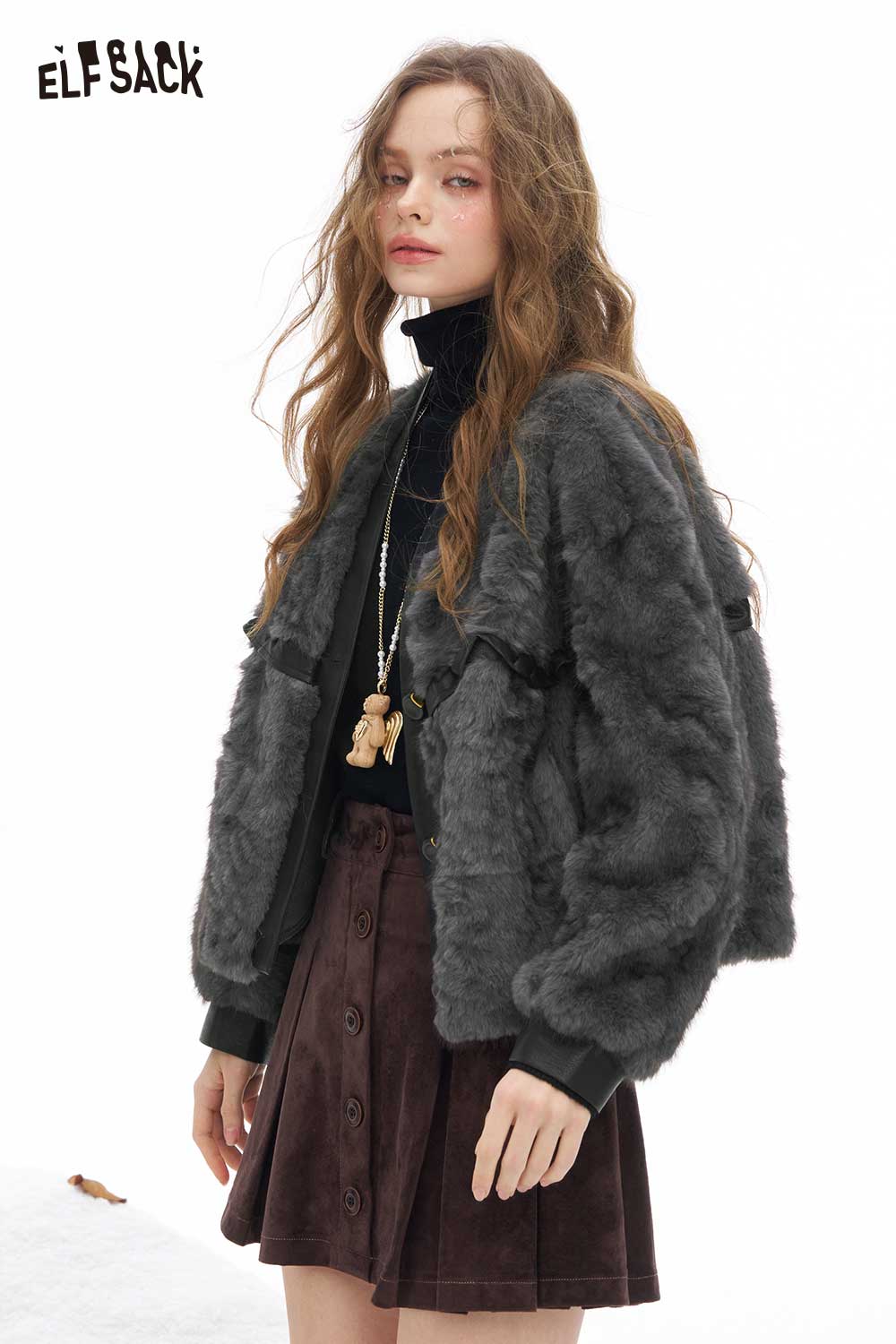 ELFSACK soft minimalist short coat for women in gray, styled with a black turtleneck and brown skirt