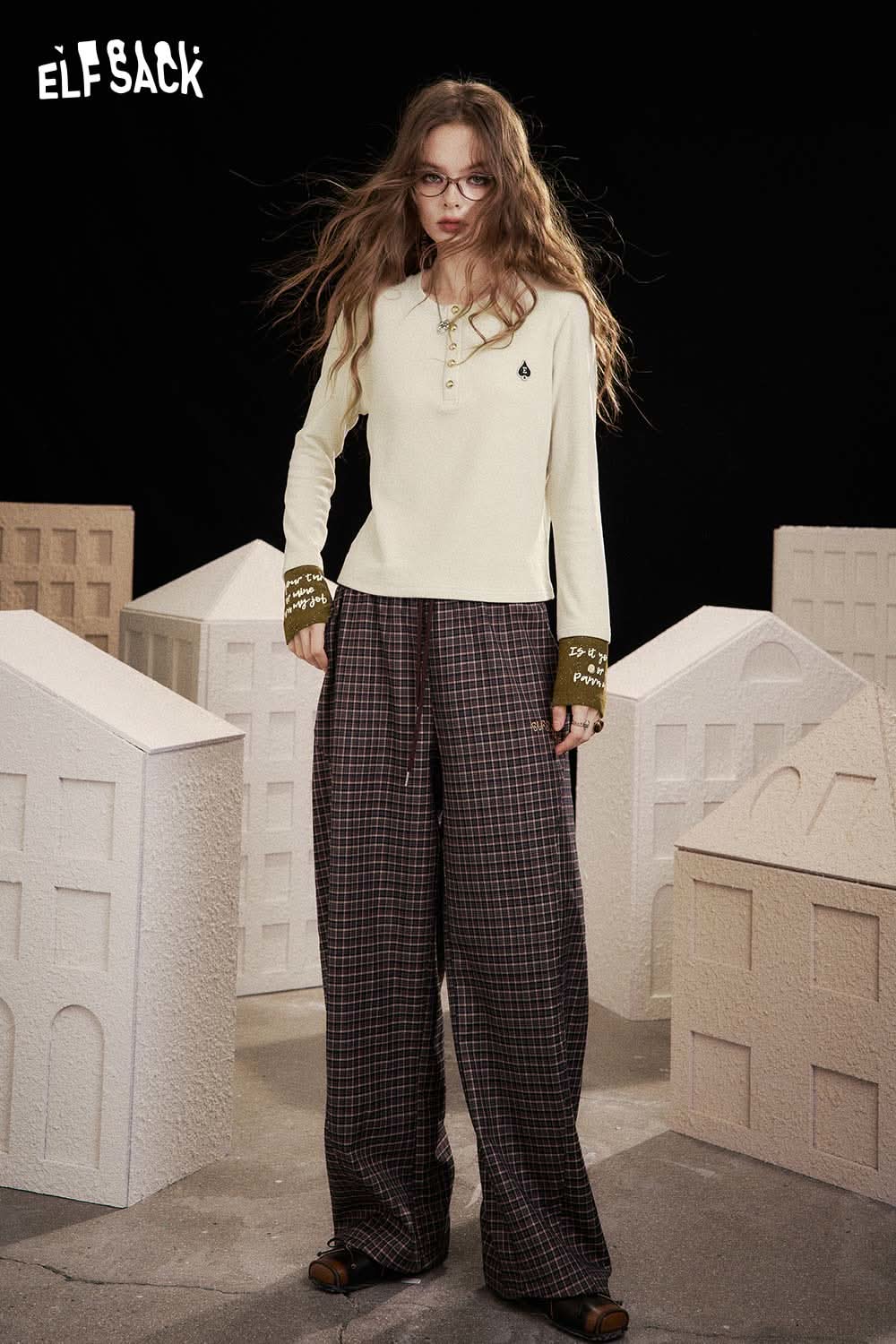 ELFSACK soft spliced sleeve long sleeve tshirt in cream with stylish details and relaxed fit