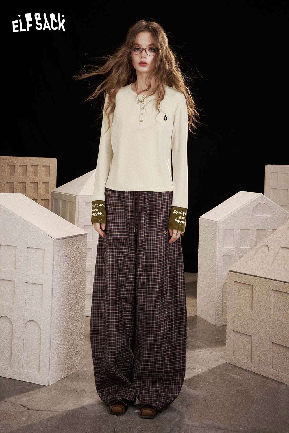 ELFSACK soft spliced sleeve long sleeve tshirt in cream with trendy contrasting sleeves and casual style