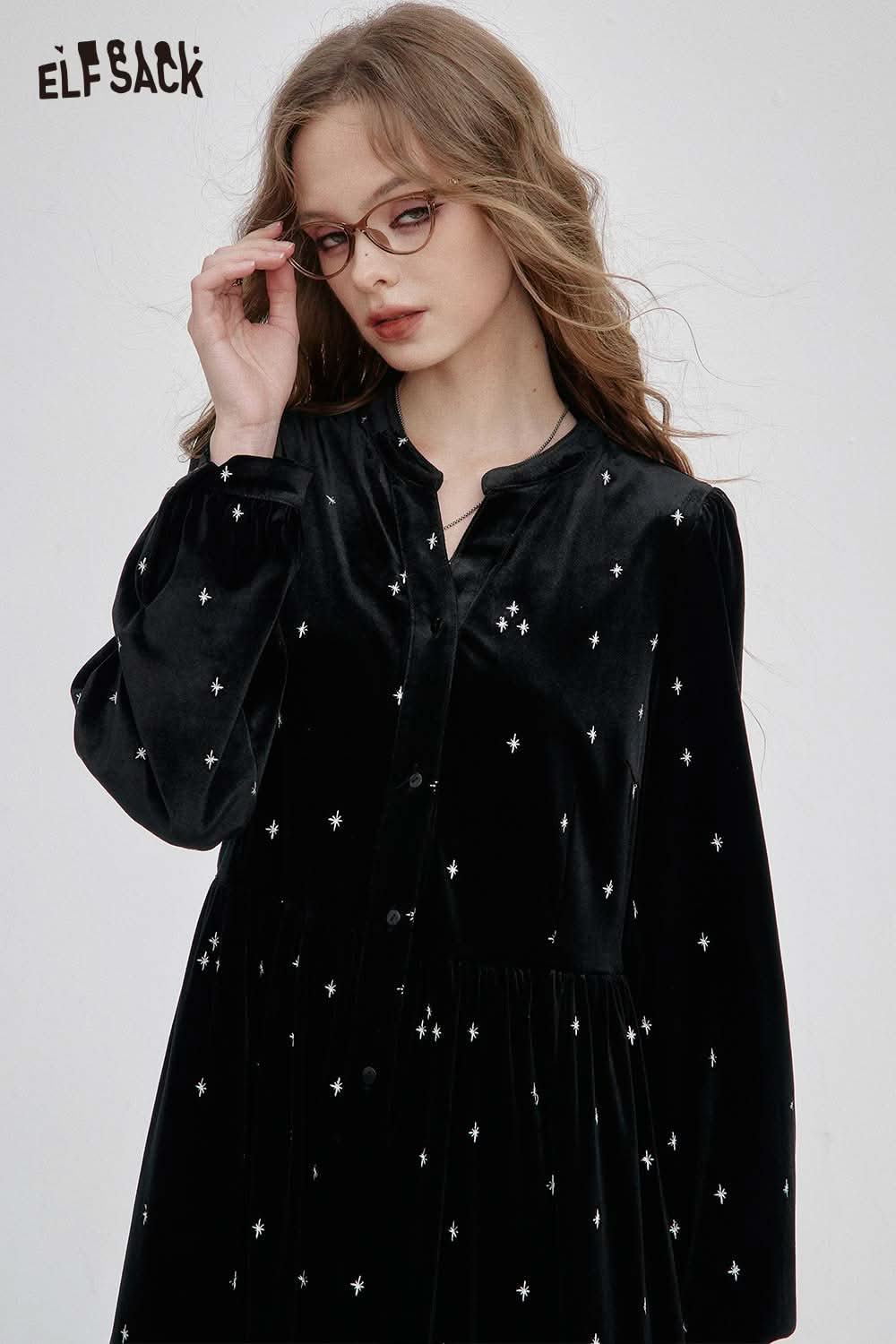 ELFSACK soft star graphic formal long dress featuring a black velvet design with shimmer accents