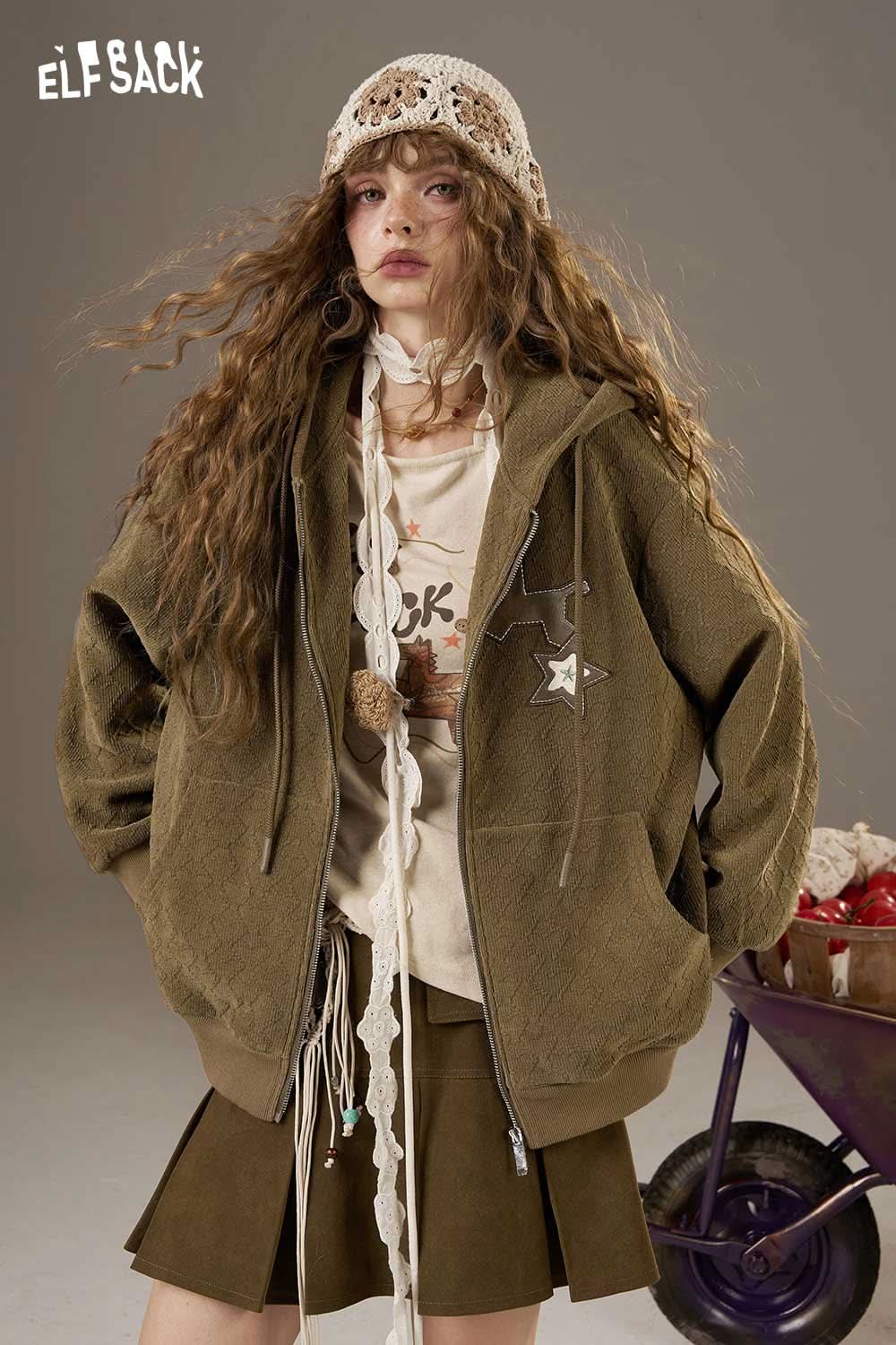ELFSACK soft star hooded jacket for women in olive green with cozy design and stylish details