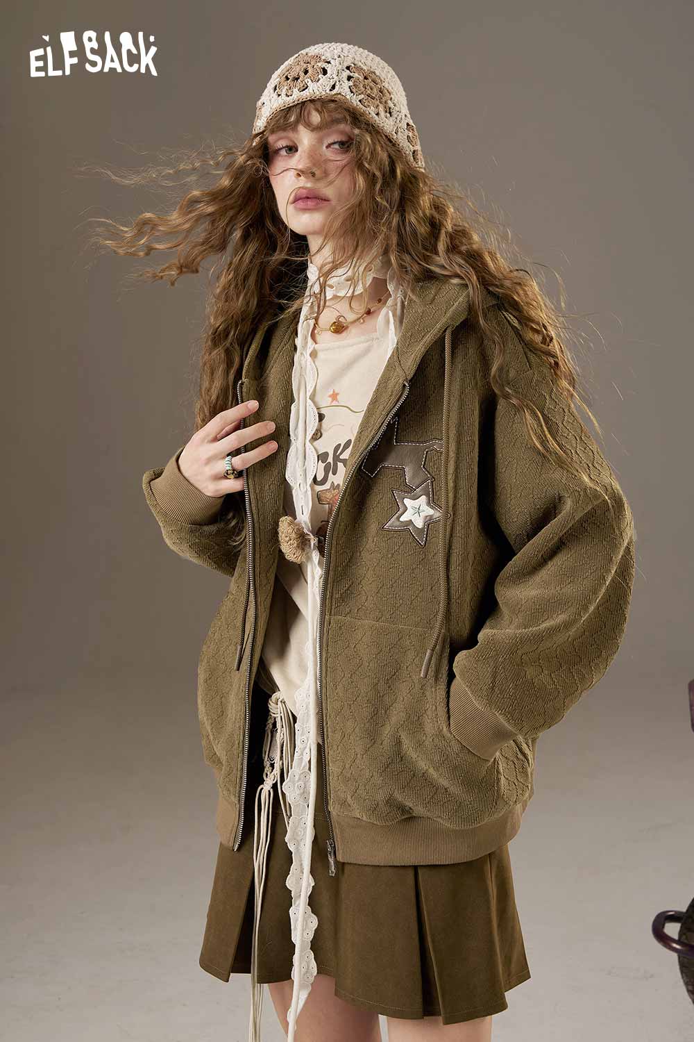 ELFSACK soft star hooded jacket for women in olive green with a stylish oversized fit