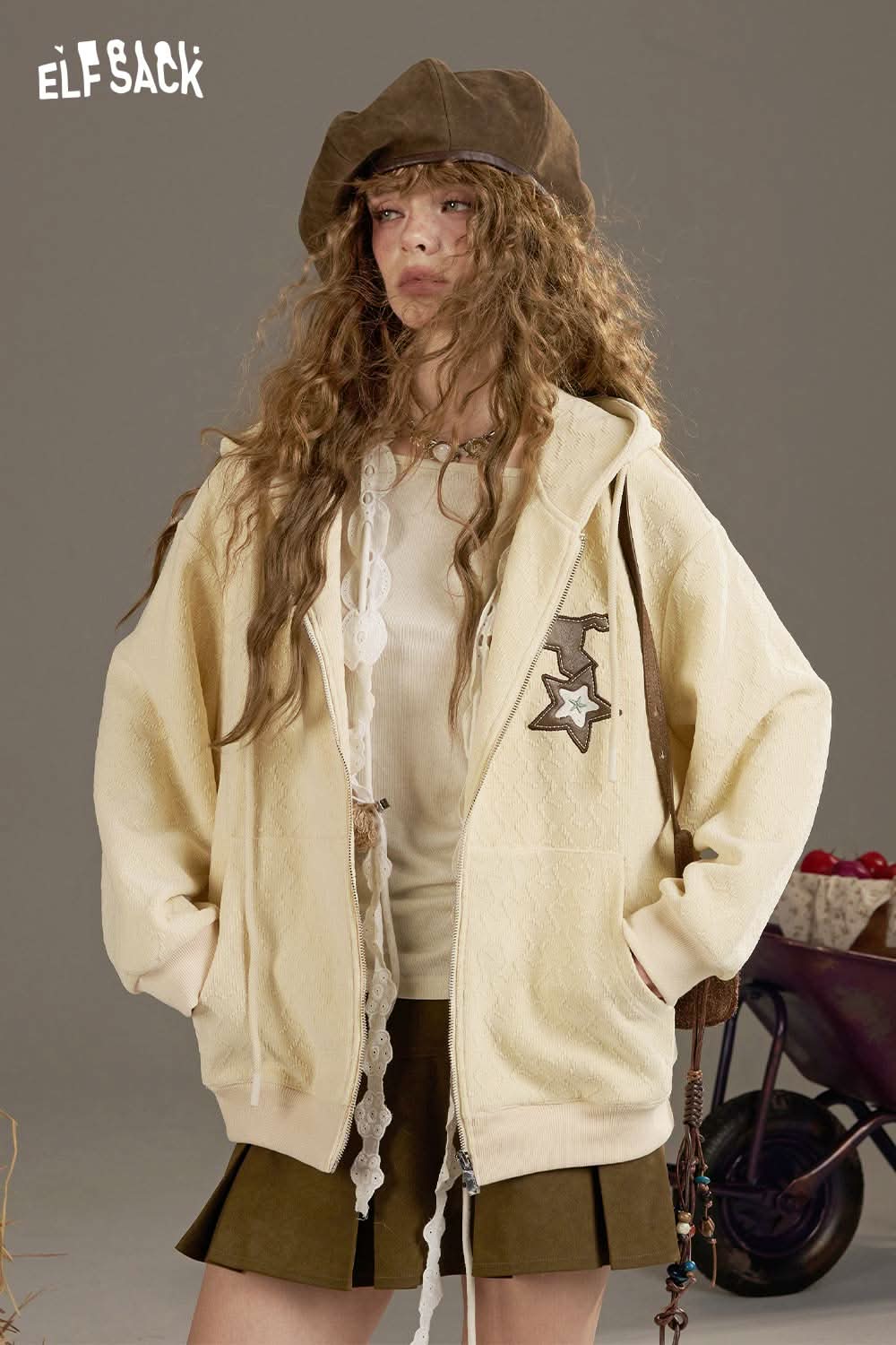 ELFSACK soft star hooded jacket for women in cream with star patch and cozy design