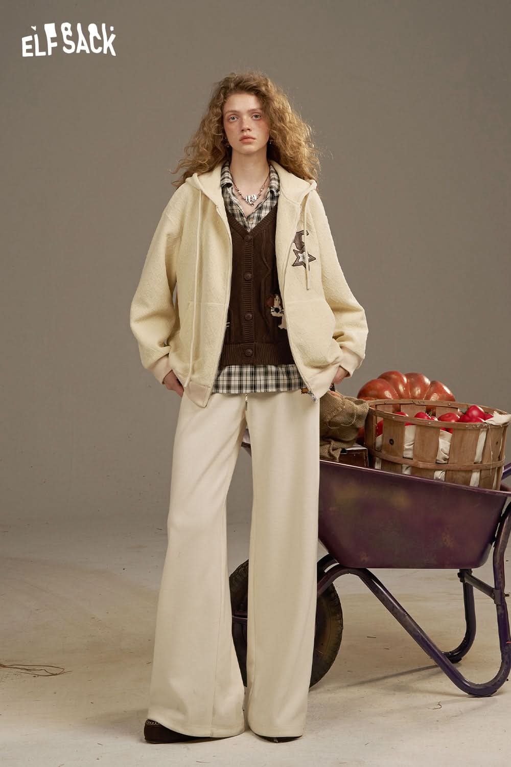 ELFSACK soft star hooded jacket for women styled with a brown vest and wide-leg pants