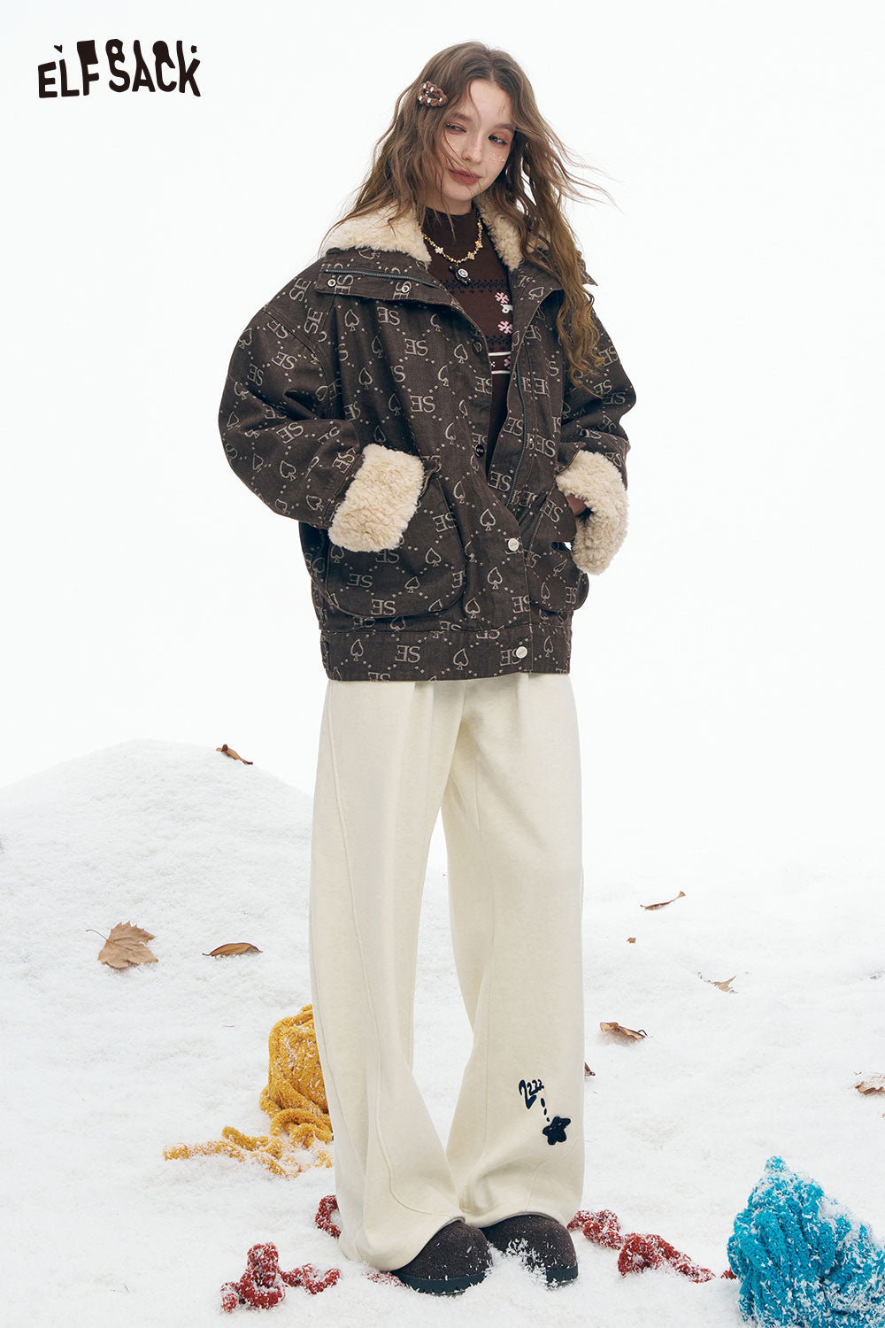 ELFSACK star graphic floor length pants in cream color for a stylish winter look