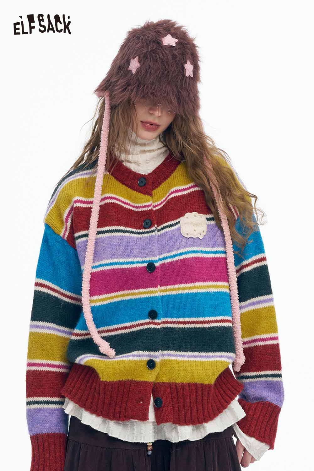 ELFSACK stripe embroidery button sweater in colorful stripes with a cozy fit and a cute pin