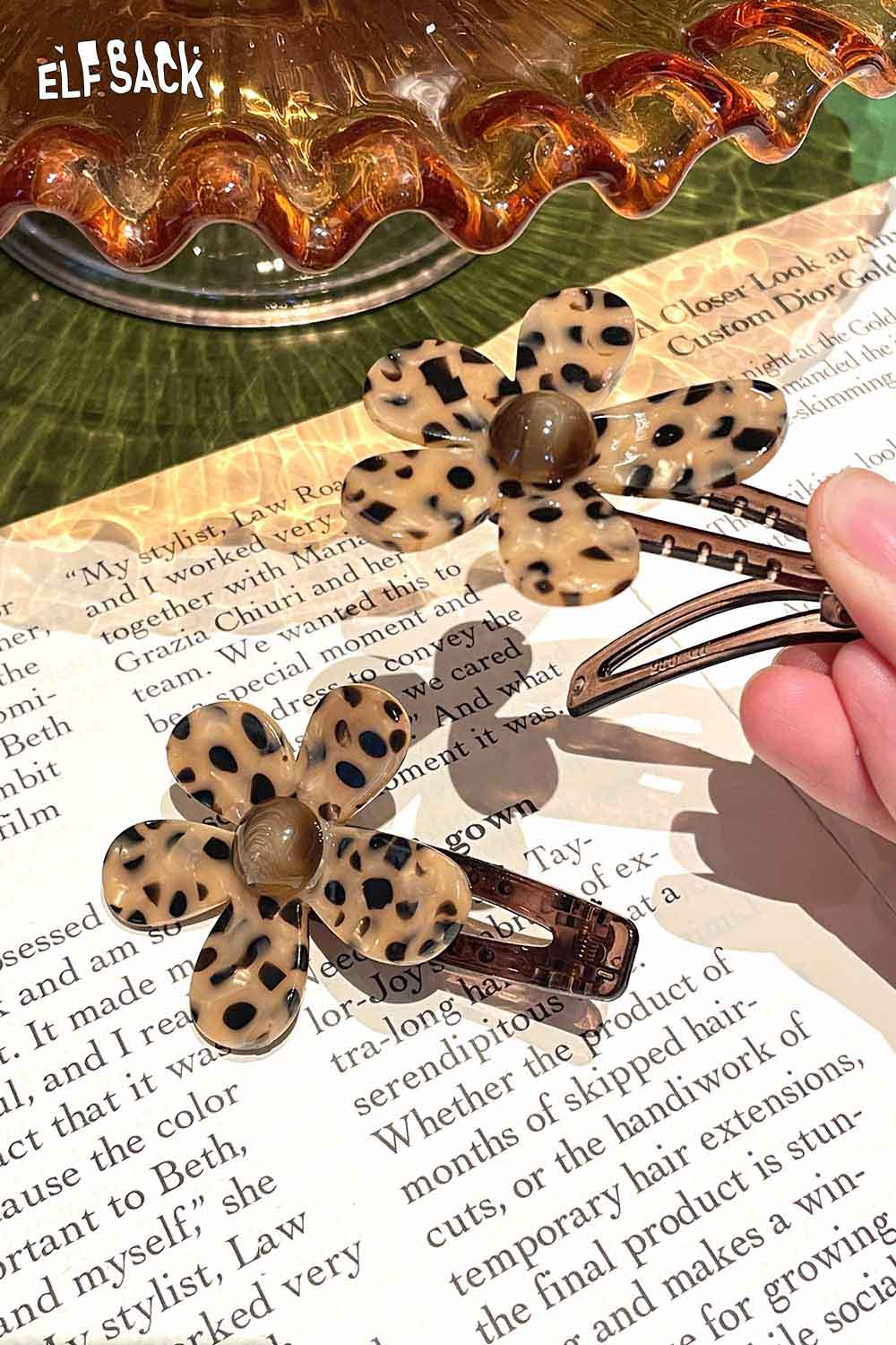 ELFSACK tortoise shell floral hairpin in beige with black spots, perfect for stylish hair accessories