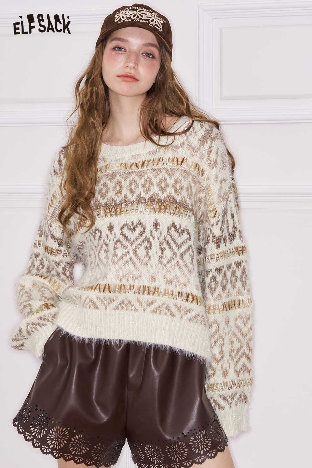 Trendy cropped glitter sweater by ELFSACK with a cozy, stylish design perfect for casual outfits