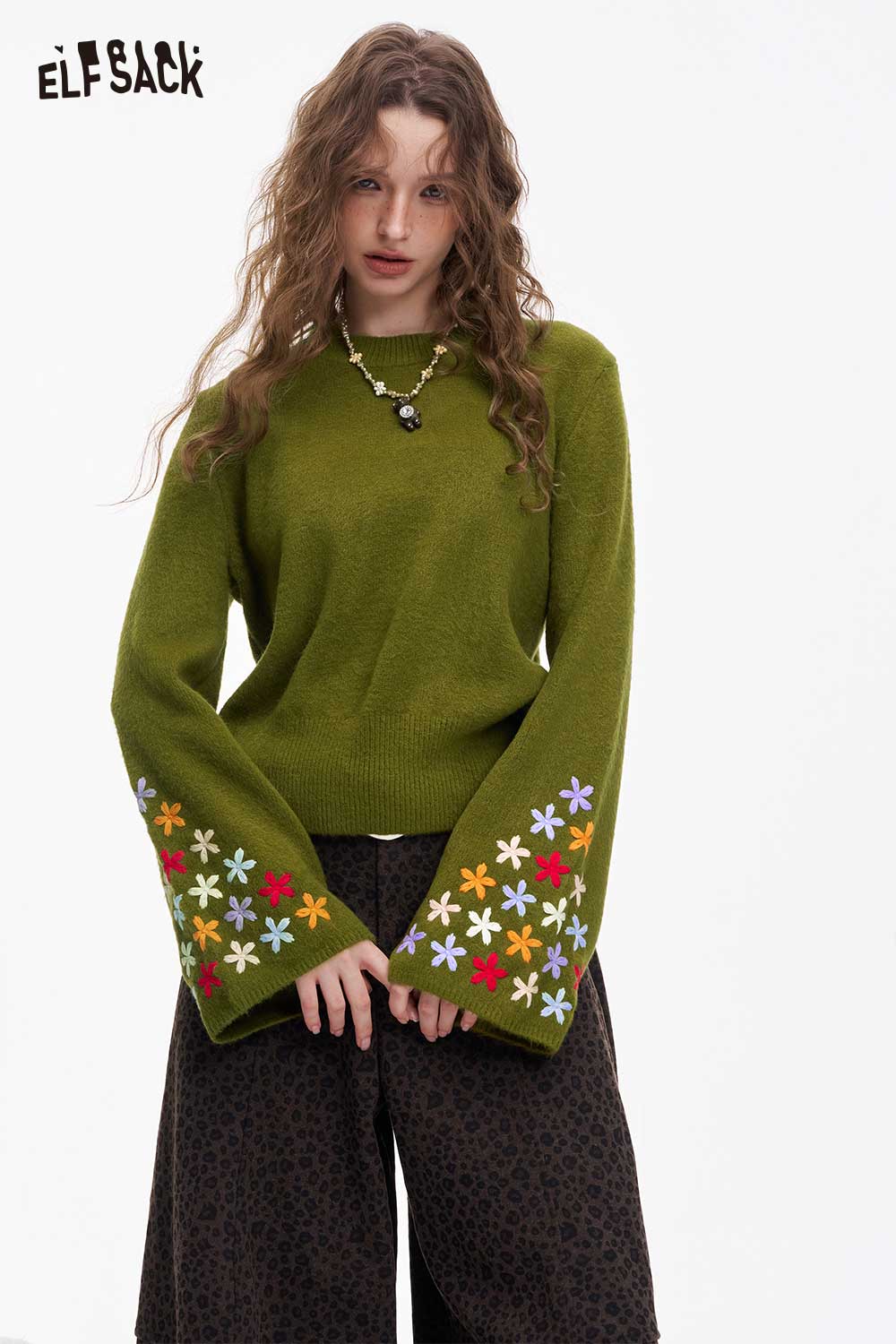 ELFSACK cropped floral sleeve sweater in green with colorful flower designs on sleeves