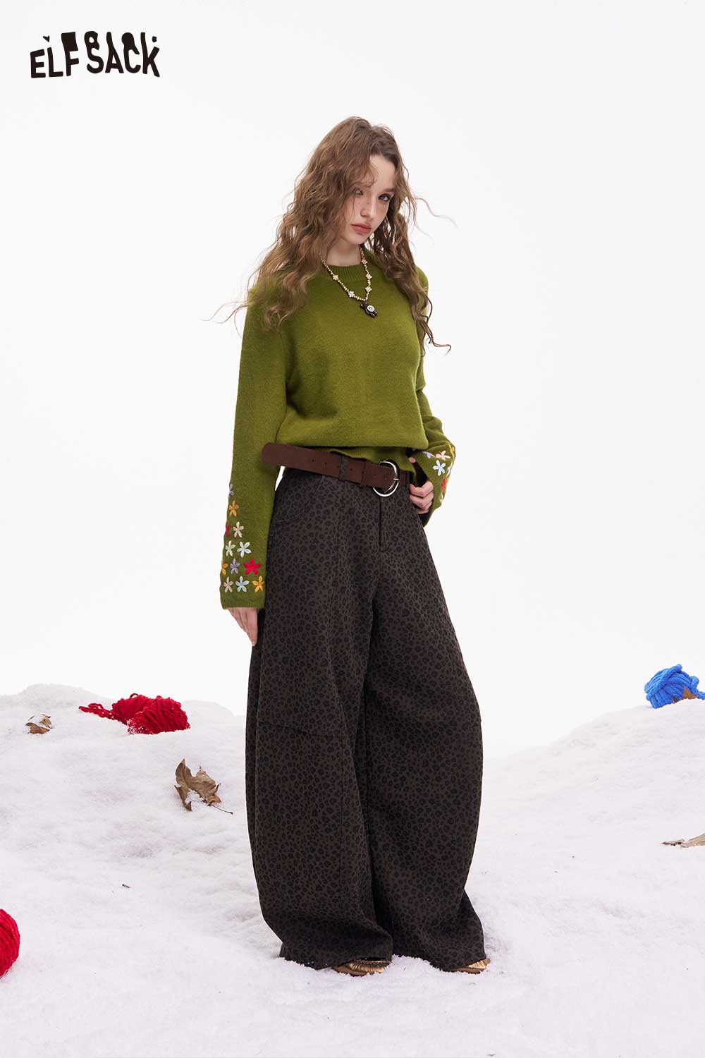 ELFSACK cropped floral sleeve sweater in green, styled with wide black pants for a trendy winter look