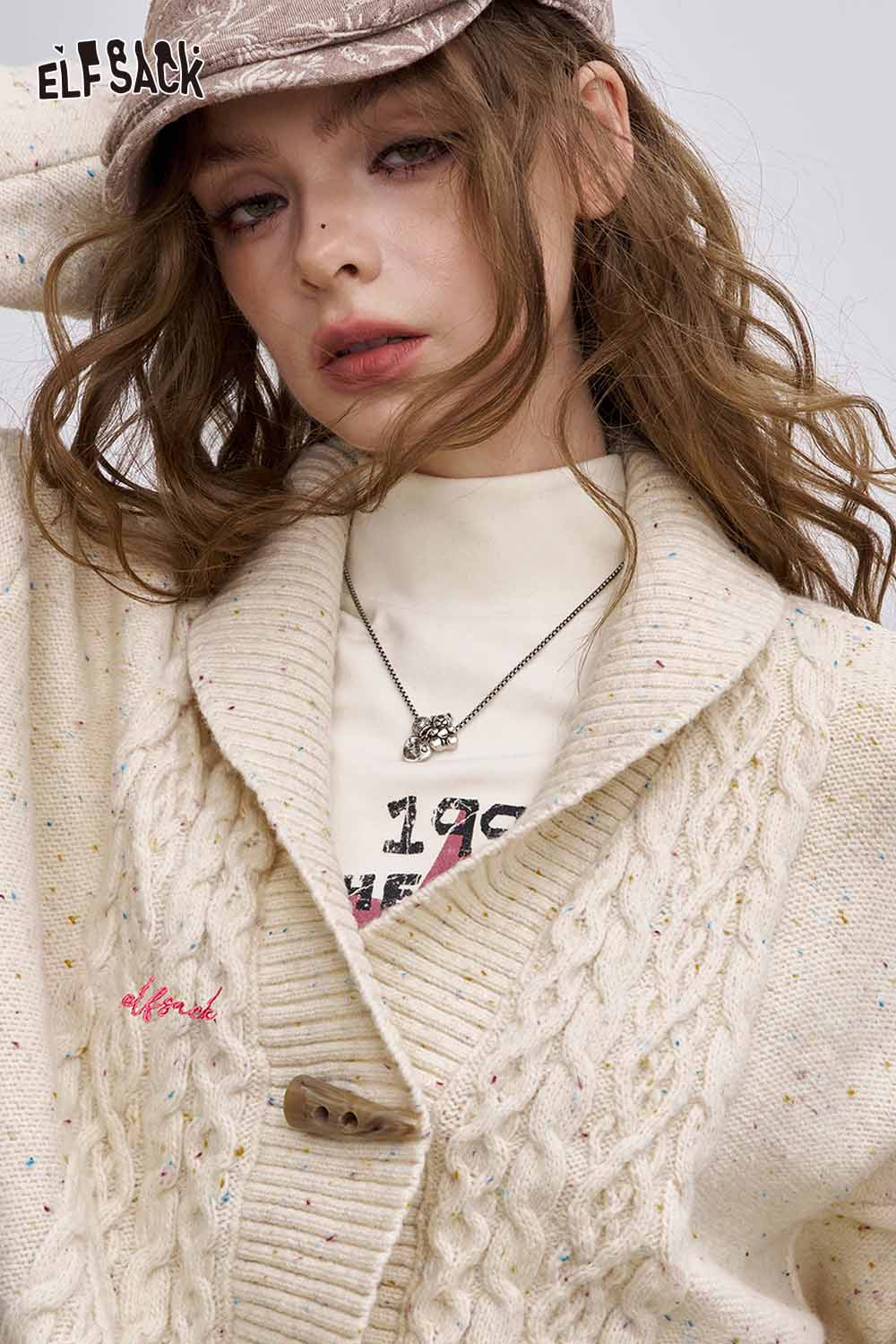 ELFSACK irregular button knit sweater in cream with a stylish design and cozy texture