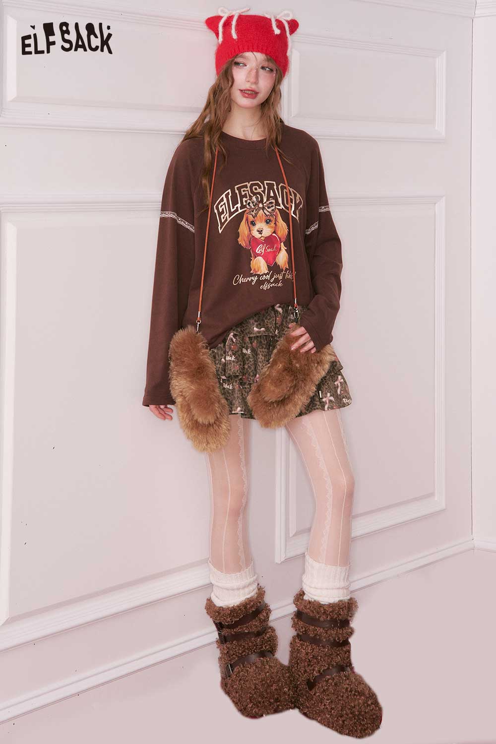 ELFSACK leopard print pleated skirt styled with a cozy oversized sweater and furry accessories